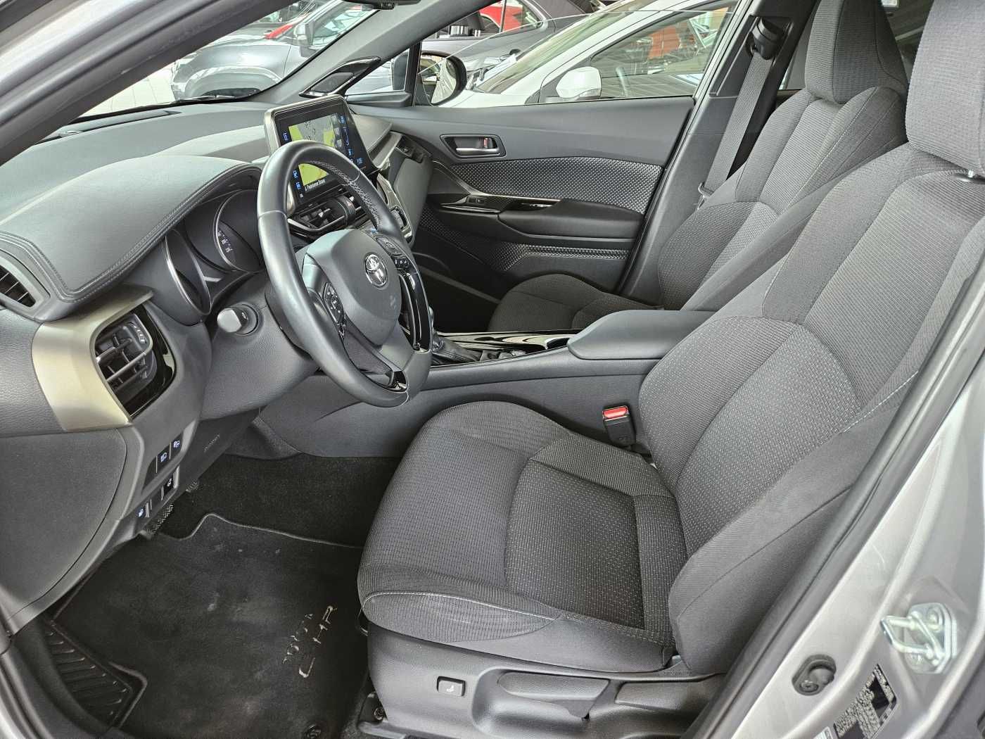 Toyota C-HR Hybrid Style - Samsaru's Car Outlet