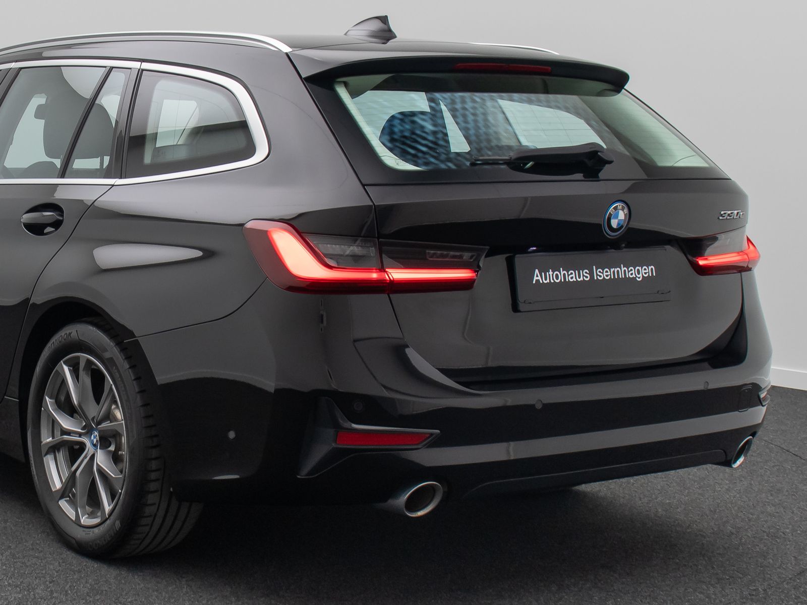 BMW 330e Sport Line - Samsaru's Car Outlet
