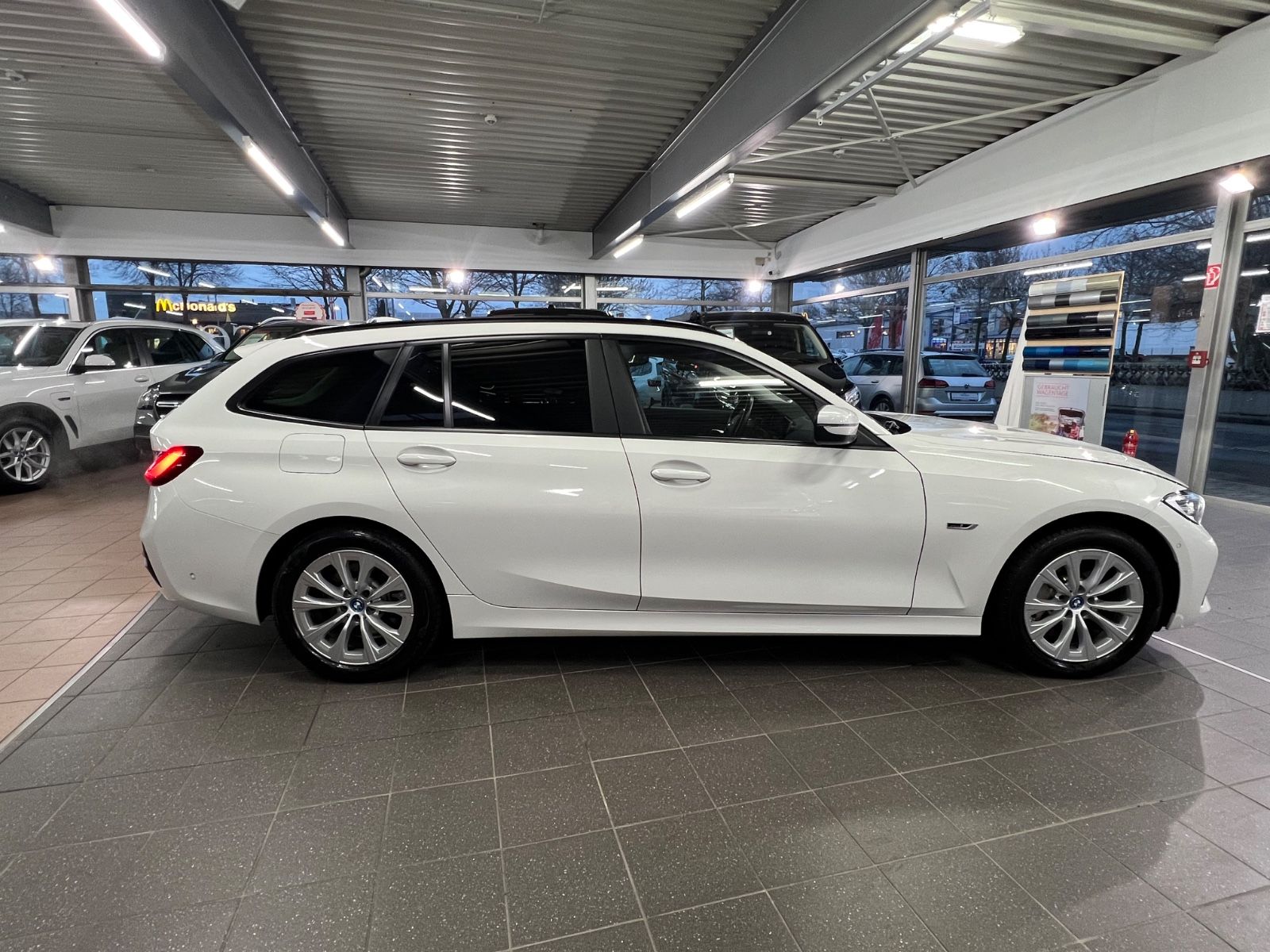 BMW 330 e Touring Advantage - Samsaru's Car Outlet