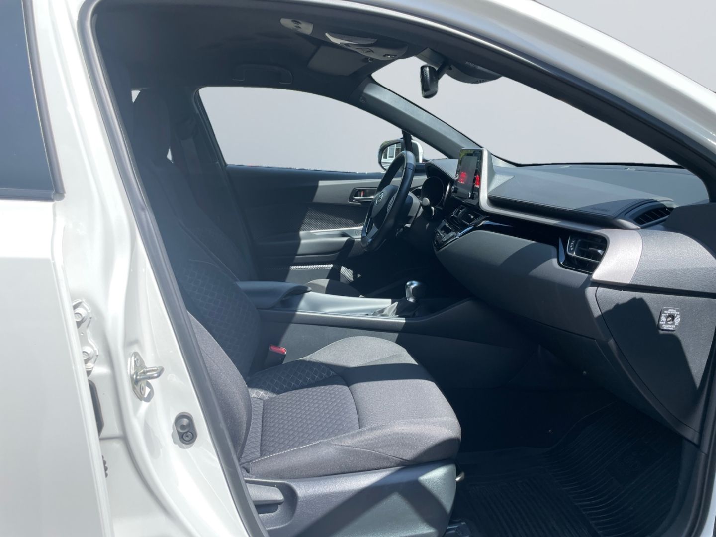 Toyota C-HR 1.8 Hybrid Flow - Samsaru's Car Outlet