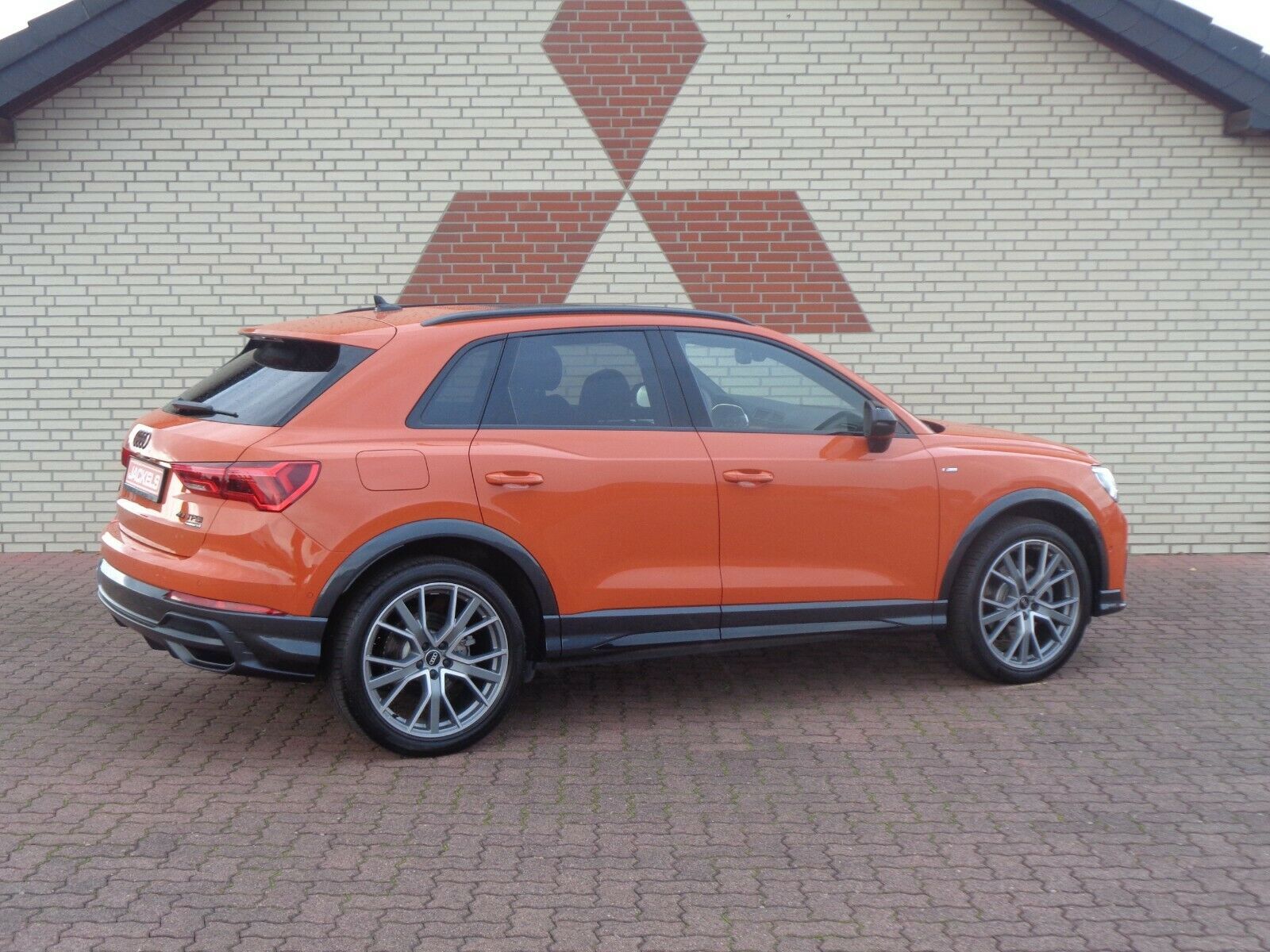 Audi Q3 40 TFSI quattro S-line - Samsaru's Car Outlet