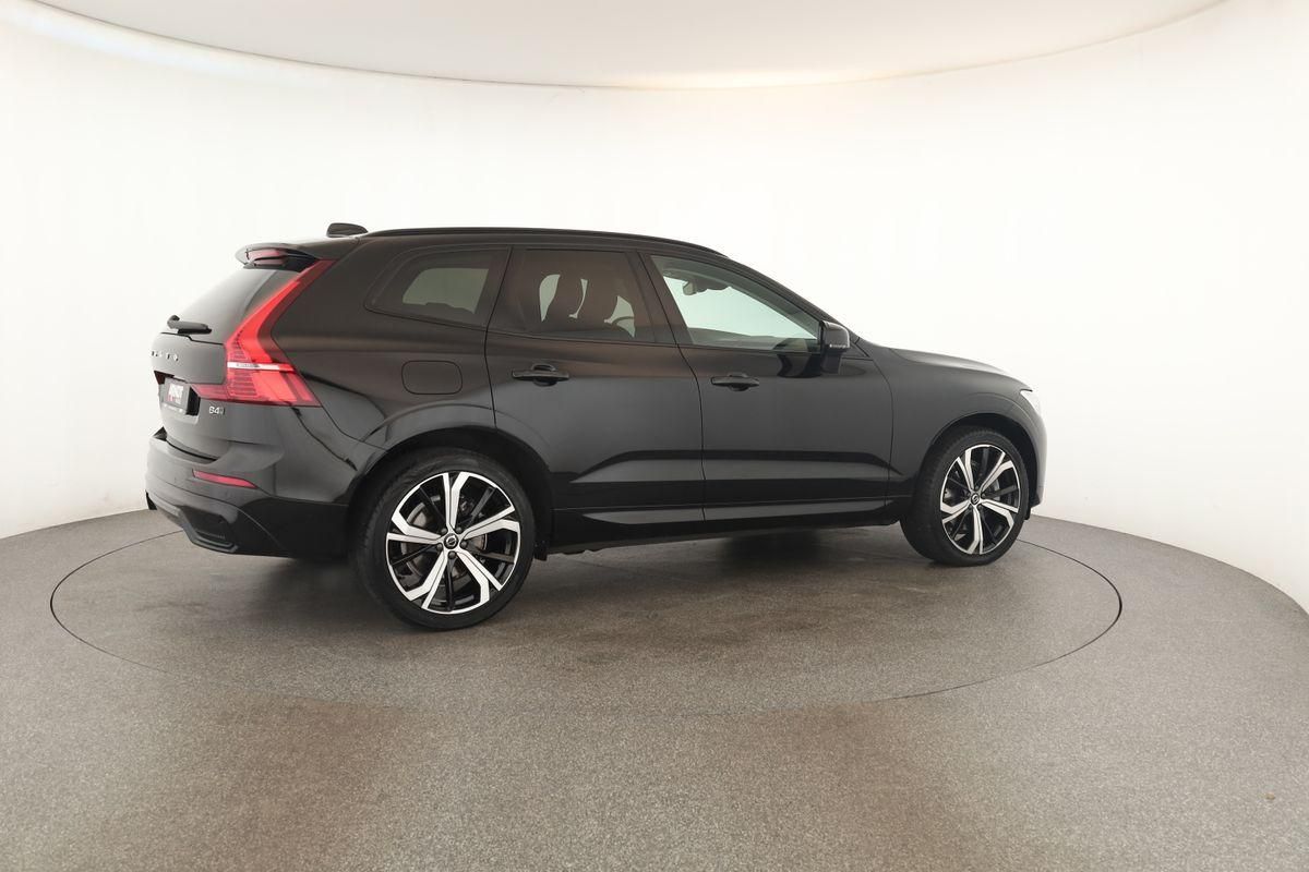 Volvo XC60 B4 AWD Plus Dark LED Pano ACC Kam 21" AHK