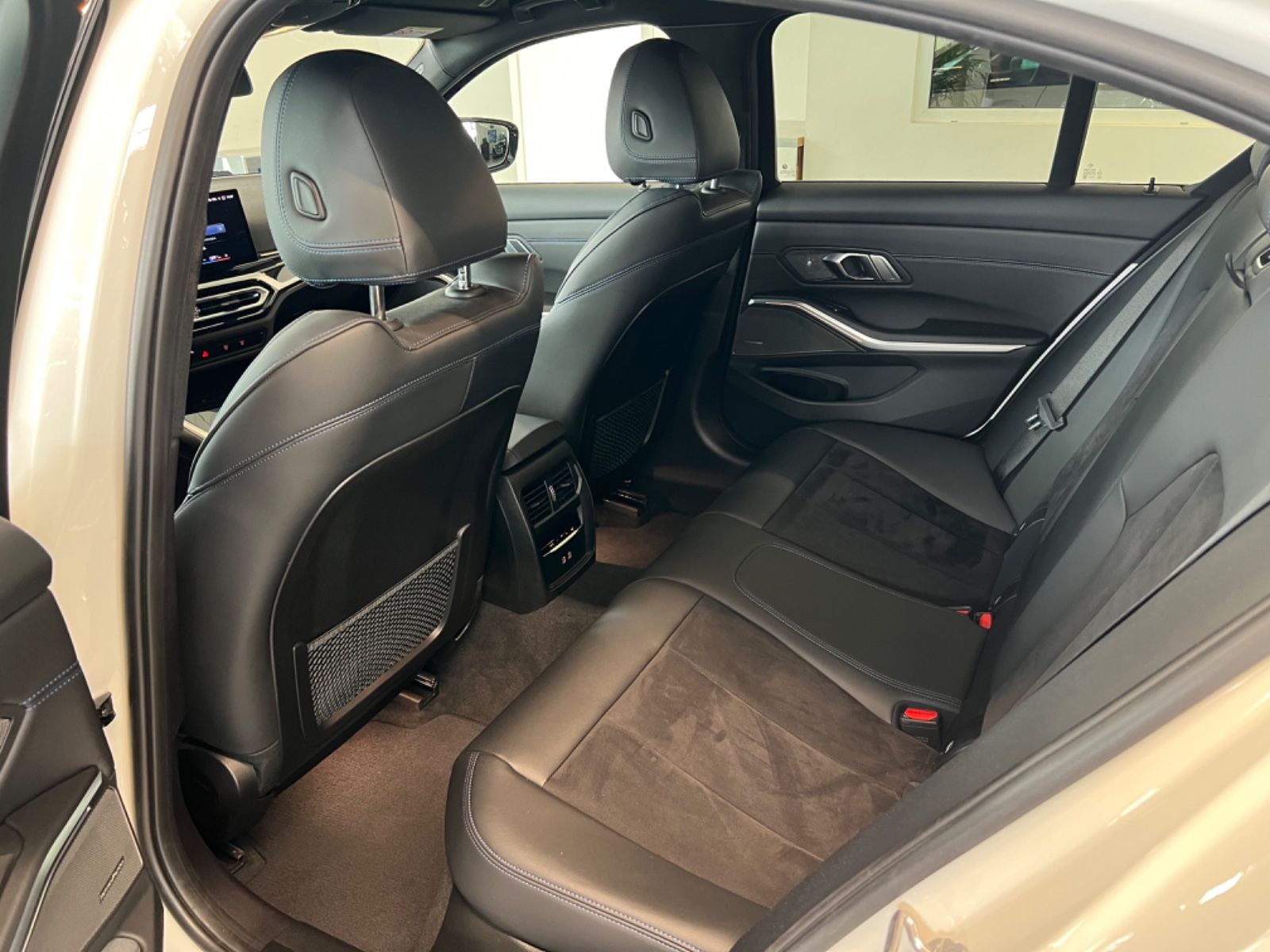 BMW 320 d xDrive M Sport - Samsaru's Car Outlet