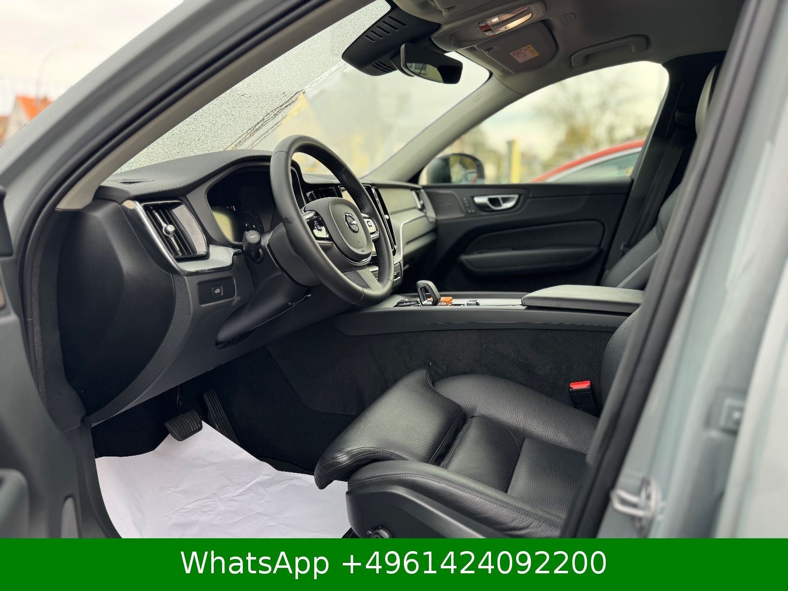 Volvo XC60 Plus Dark AWD AHK|KAMERA|H&K