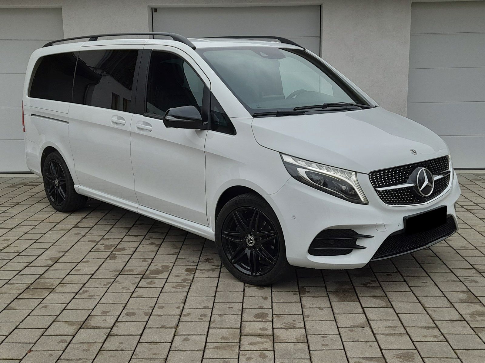 Mercedes-Benz V300d 4Matic AMG Packet - Samsaru's Car Outlet