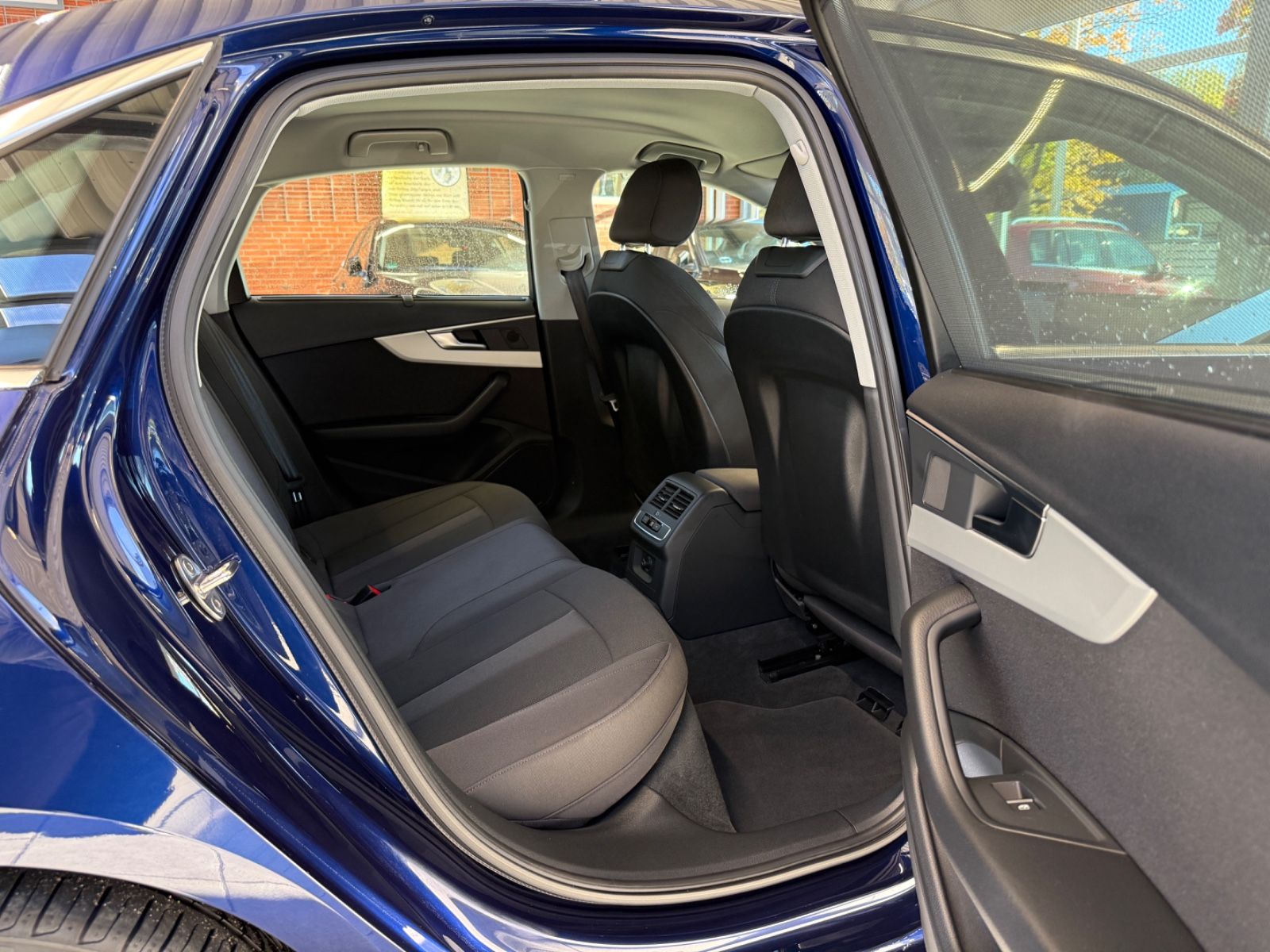 Audi A4 Lim. 40 TDI quattro advanced /1Hd./Matrix/ACC