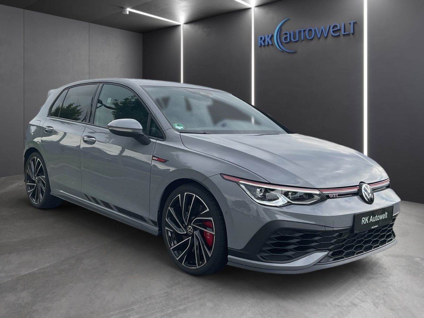 Volkswagen Golf 8 VIII Clubsport 2.0 TSI - Samsaru's Car Outlet