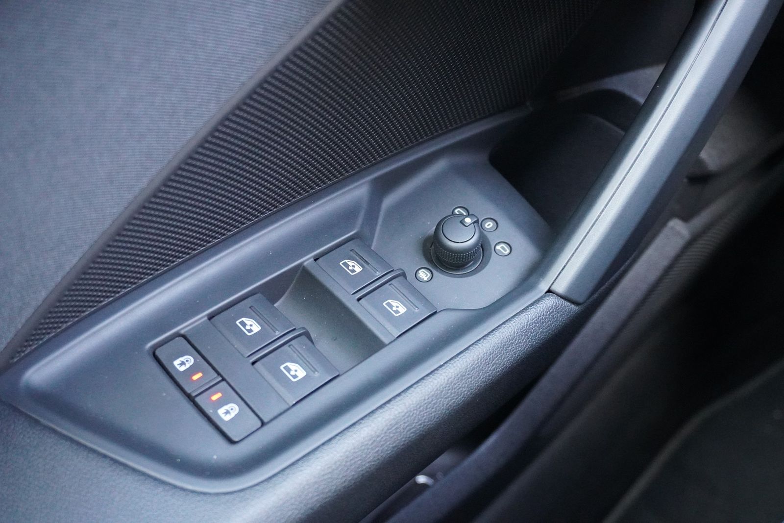 Audi A3 Sportback 40 TFSIe S line Sitzheizung LED DAB