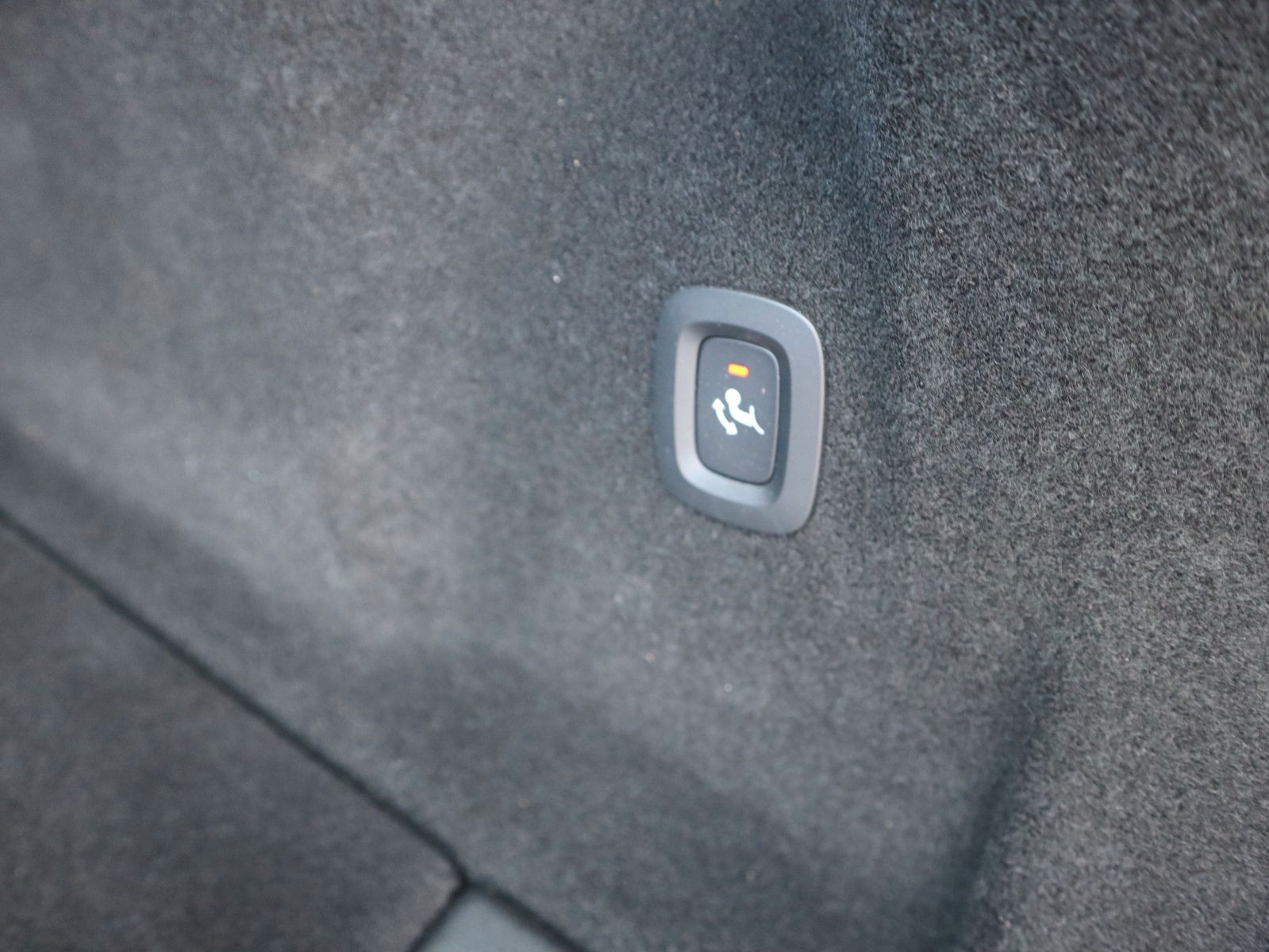 Volvo XC60 B4 Plus Dark AWD