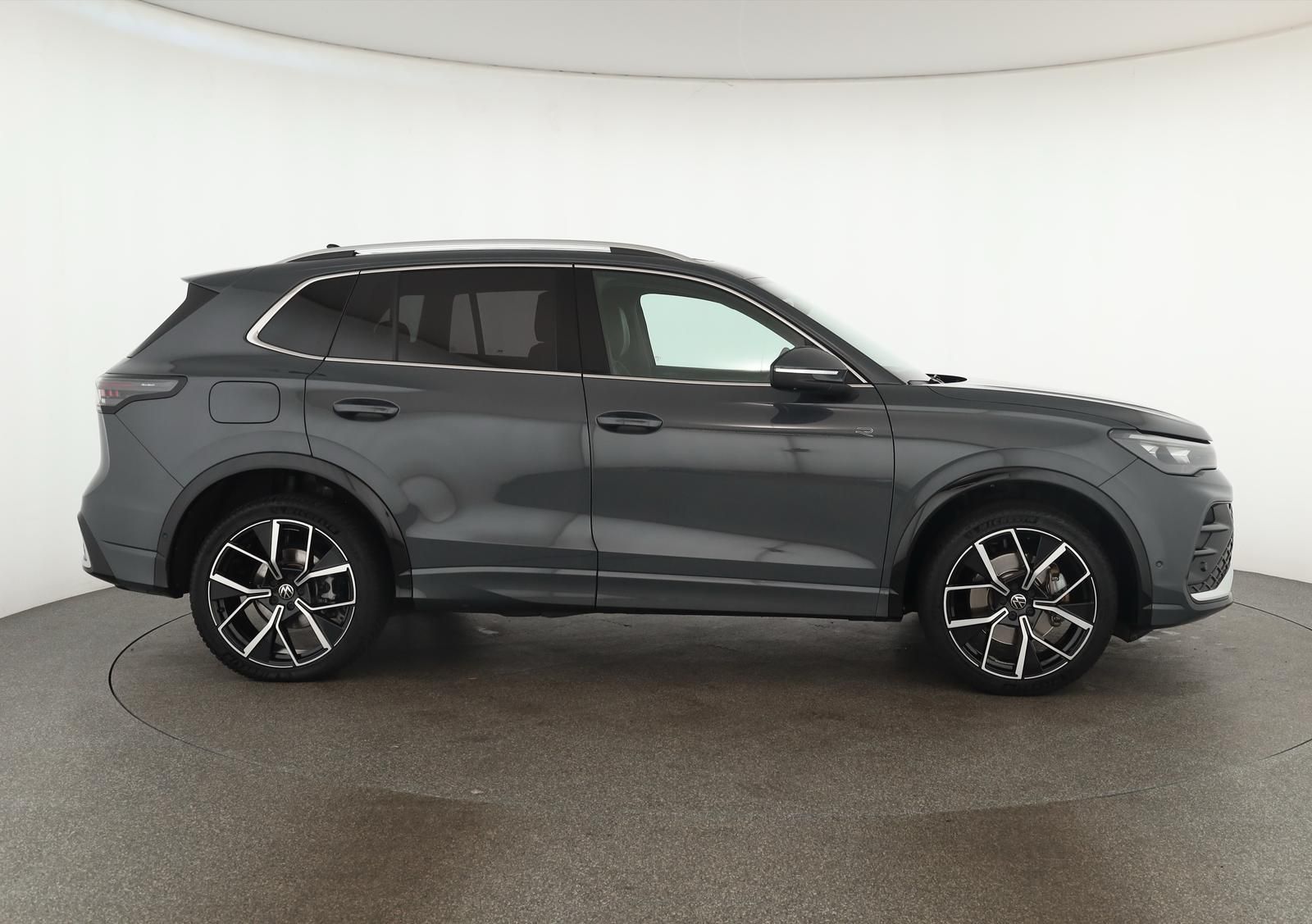 Volkswagen Tiguan 2.0 TDI 4M DSG R-Line Leder Pano Navi 360