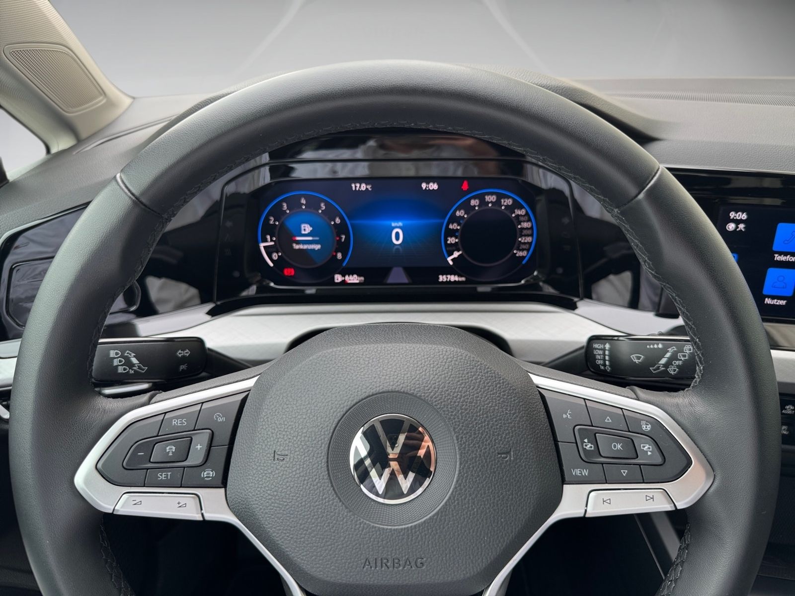 Volkswagen Golf VIII 1.5 TSI Life - Samsaru's Car Outlet