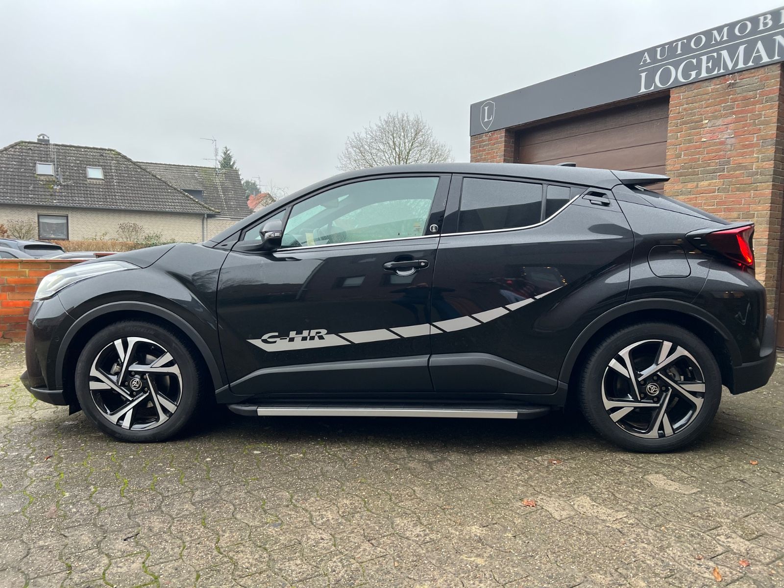 Toyota C-HR 2.0 Hybrid - Samsaru's Car Outlet