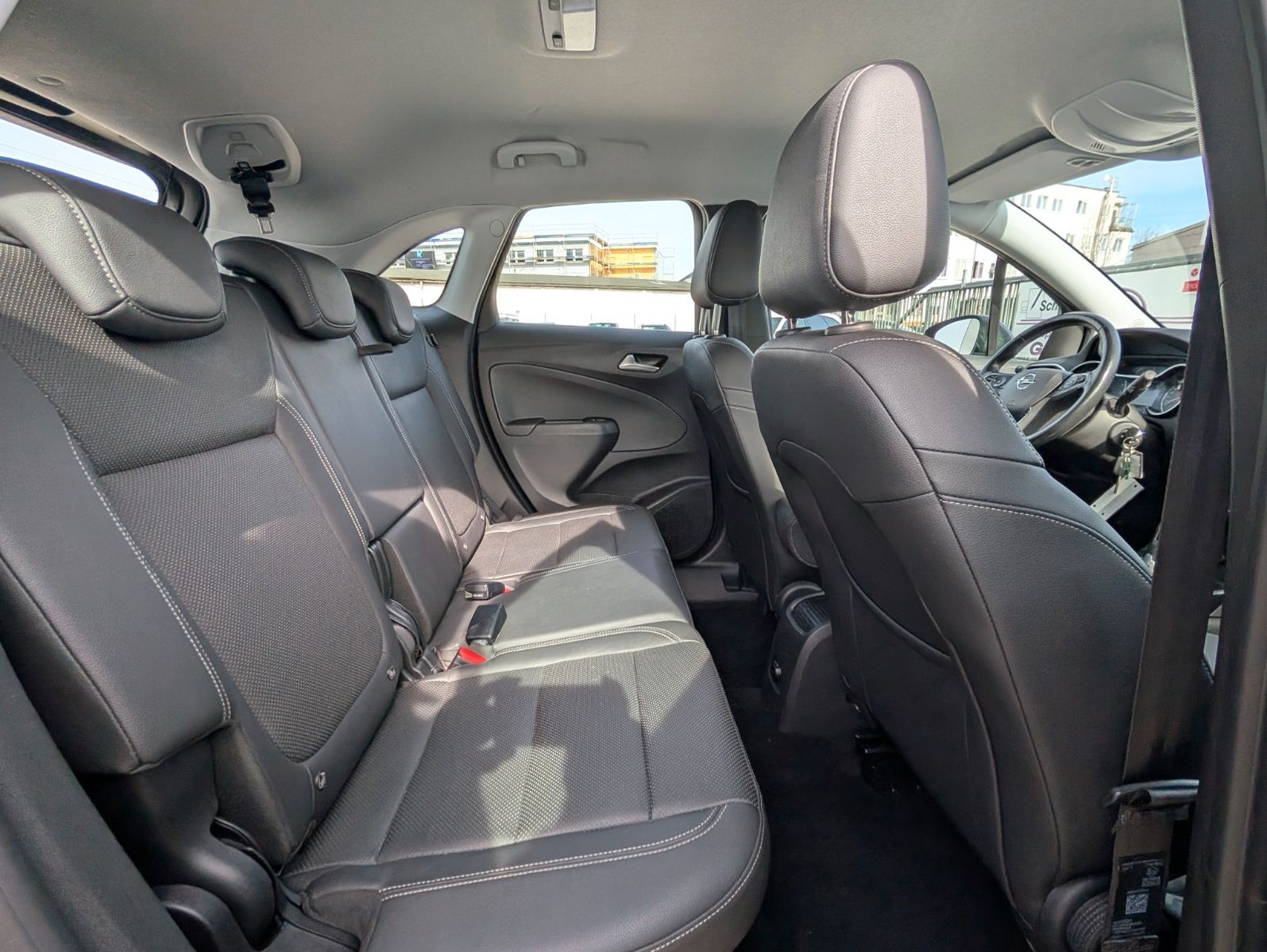 Opel Crossland Elegance 1.5D - Samsaru's Car Outlet
