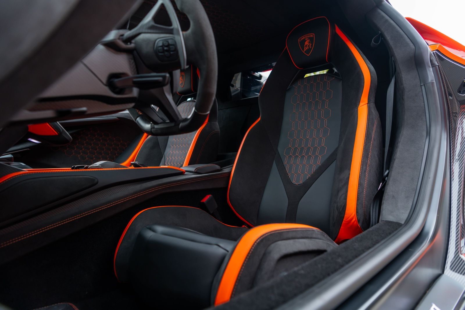 Lamborghini Revuelto *AD PERSONAM*CARBON*FULL ASSIST*SONUS*