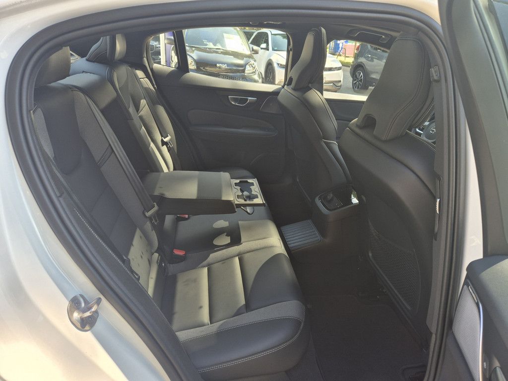 Volvo S60 T8 Ultimate Dark Recharge Plug-In Hybrid AWD
