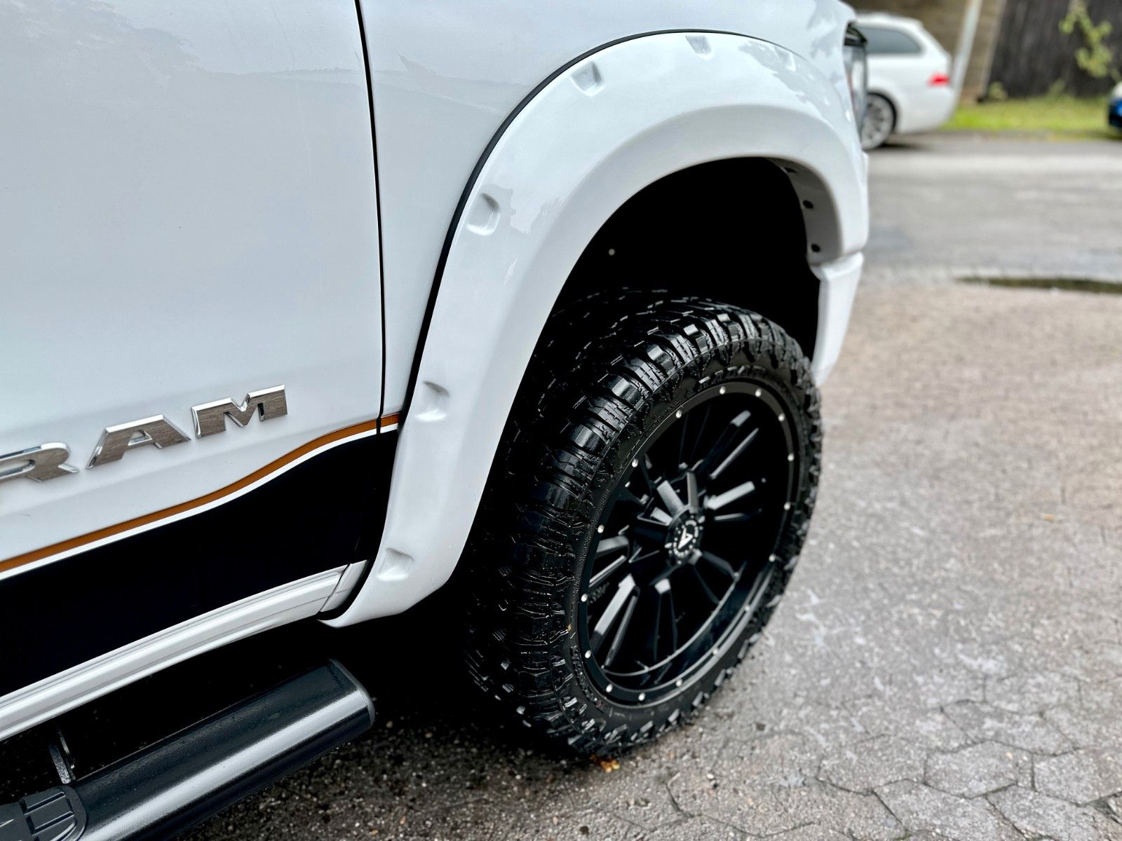 Dodge 1500 V8 5,7L*4X4*OFF-ROAD*LARAMIE*LED*AHK*TOP*