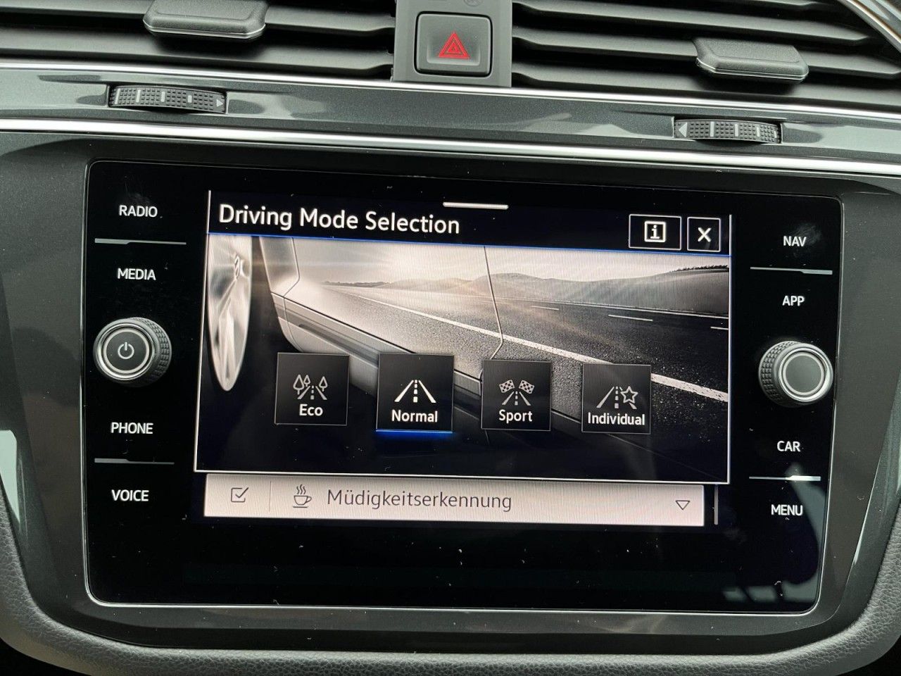 Volkswagen Tiguan 2,0 TDI DSG 4Motion Elegance (Navi+AHK+AC