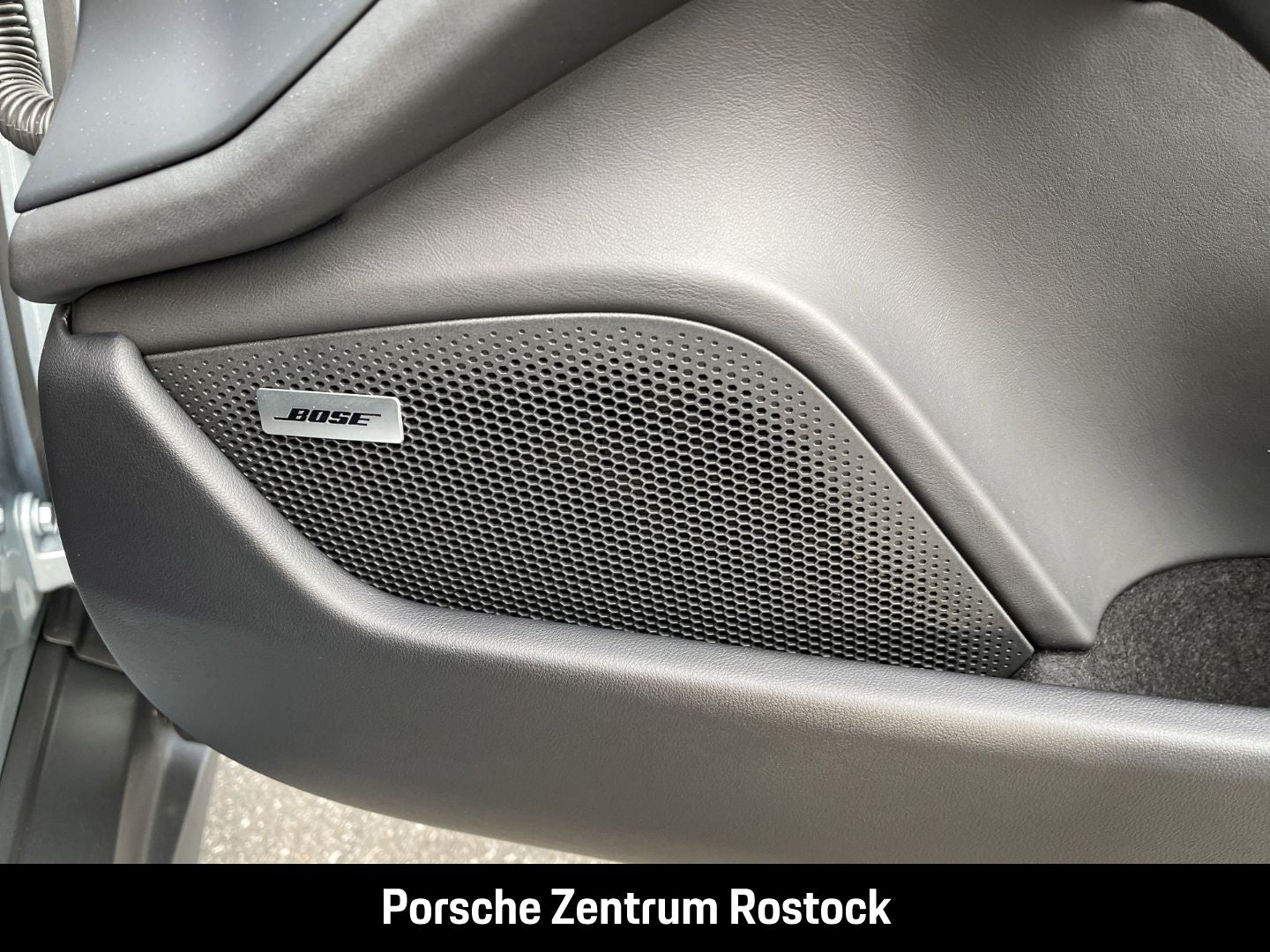 Porsche Taycan 4 Cross Turismo InnoDrive LED-Matrix
