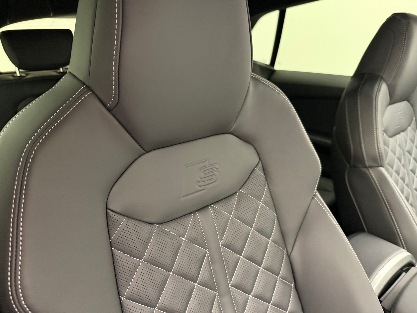 Audi Q8 TDI Quattro Tiptr S Line SportExtBlackPano23