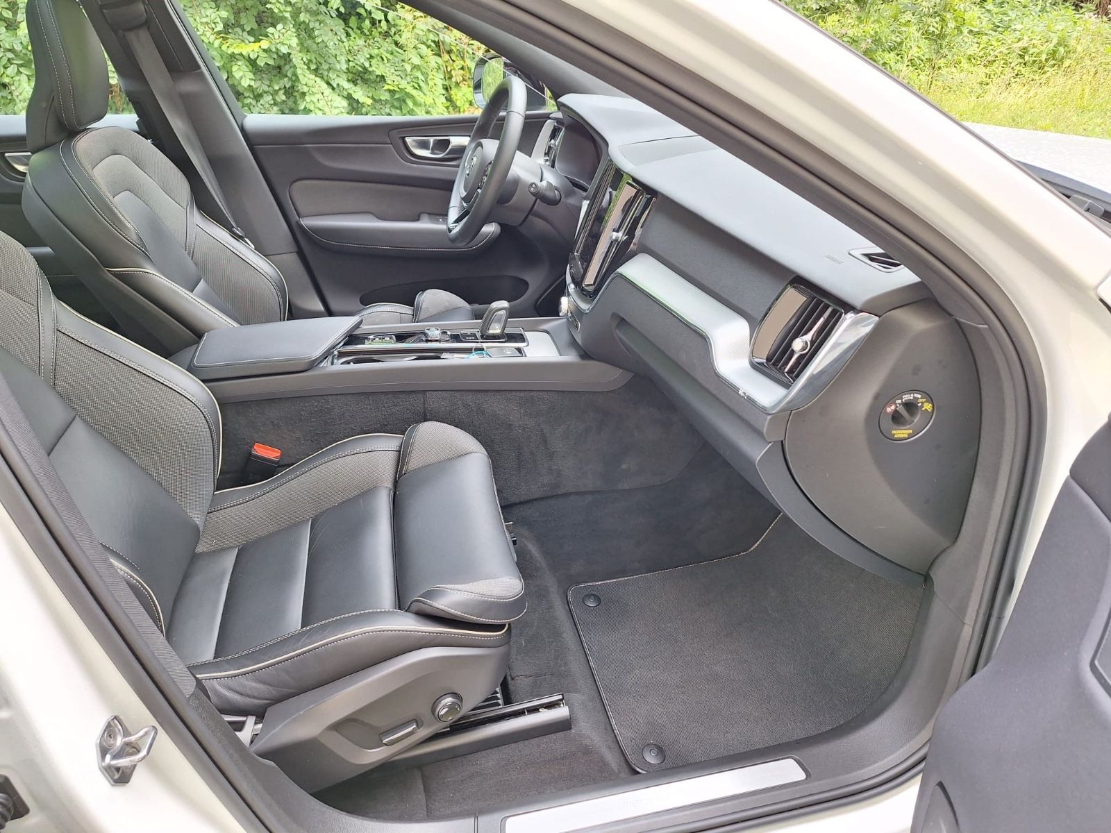 Volvo XC 60 R Design Plug-In Pano. Kamera AHK AWD
