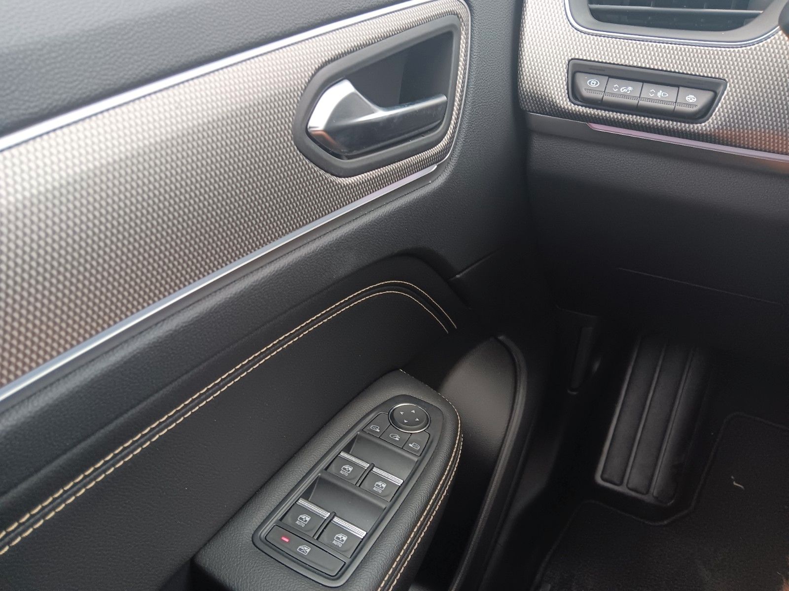 Renault Arkana Techno E-TECH Full Hybrid 145 - Samsaru's Car Outlet