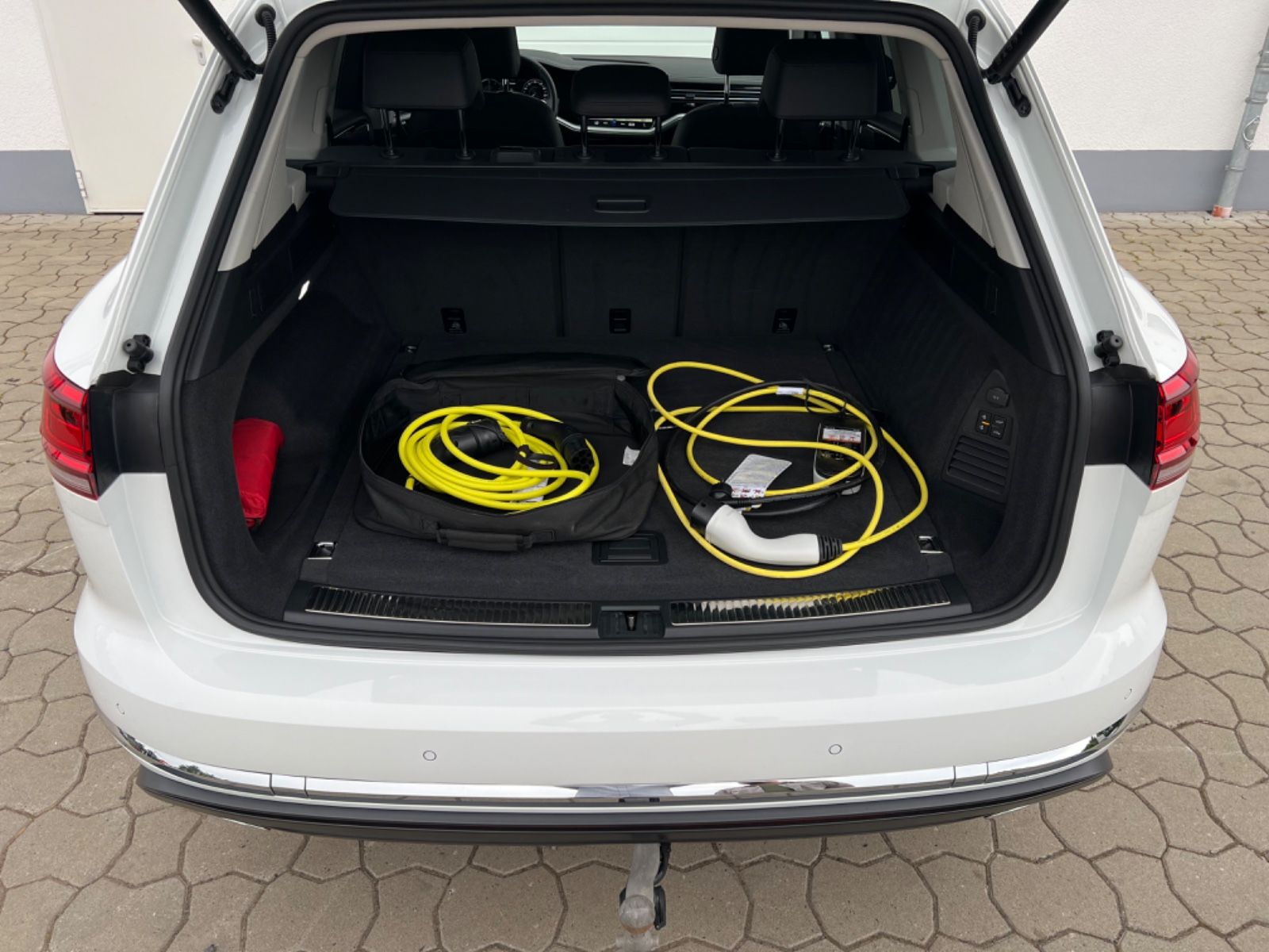Volkswagen Touareg 4M eHybrid - Samsaru's Car Outlet