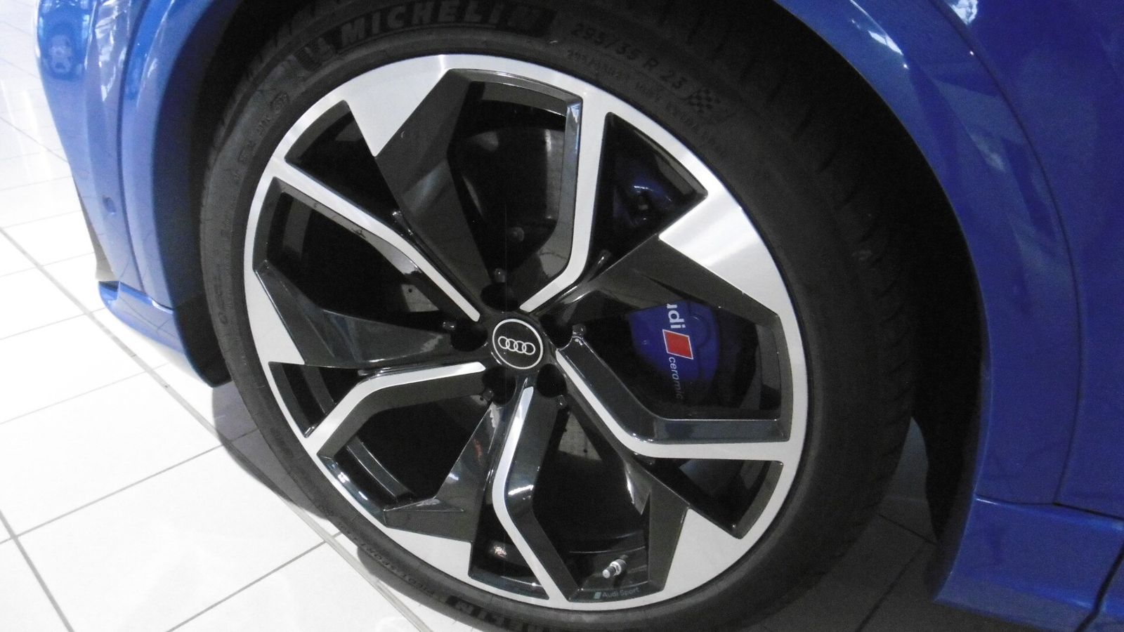 Audi RS Q8 SUV Essentials Garantie Individual RS2