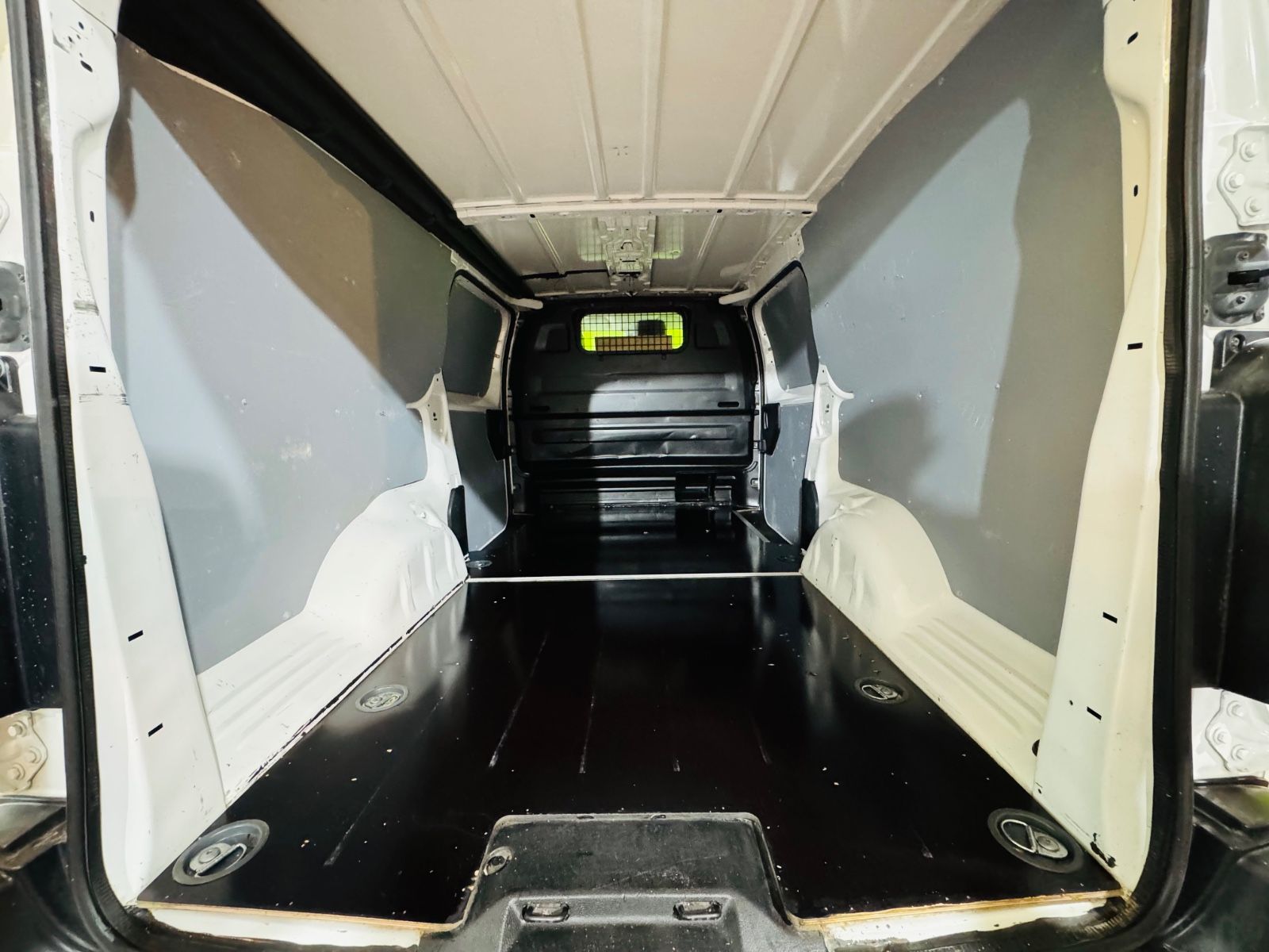 Peugeot Expert Kasten Premium - Samsaru's Car Outlet