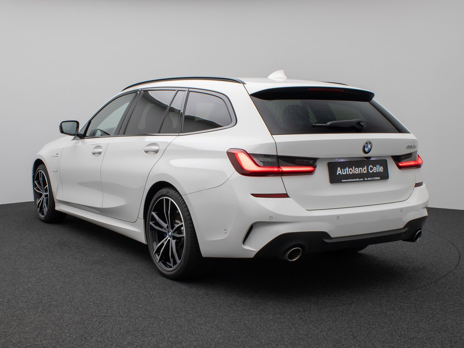 BMW 330e M Sport - Samsaru's Car Outlet
