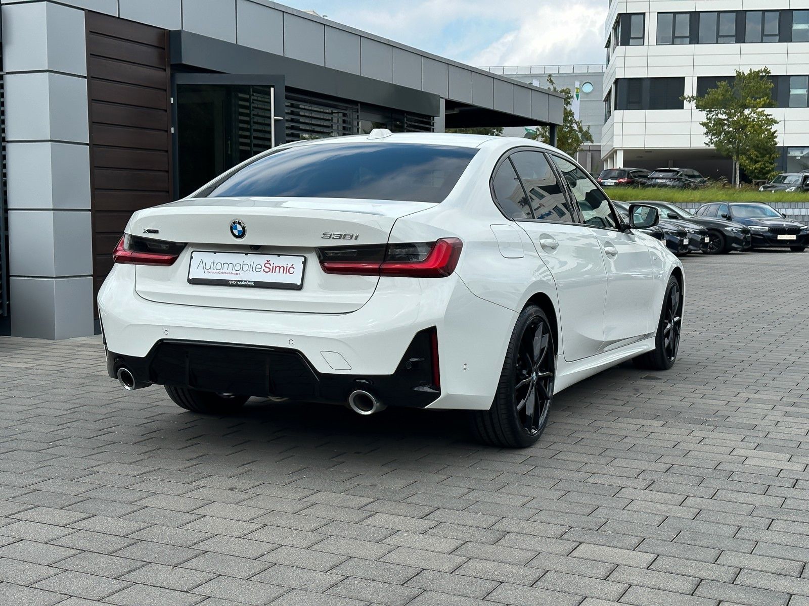 BMW 330 i xD M Sport - Samsaru's Car Outlet