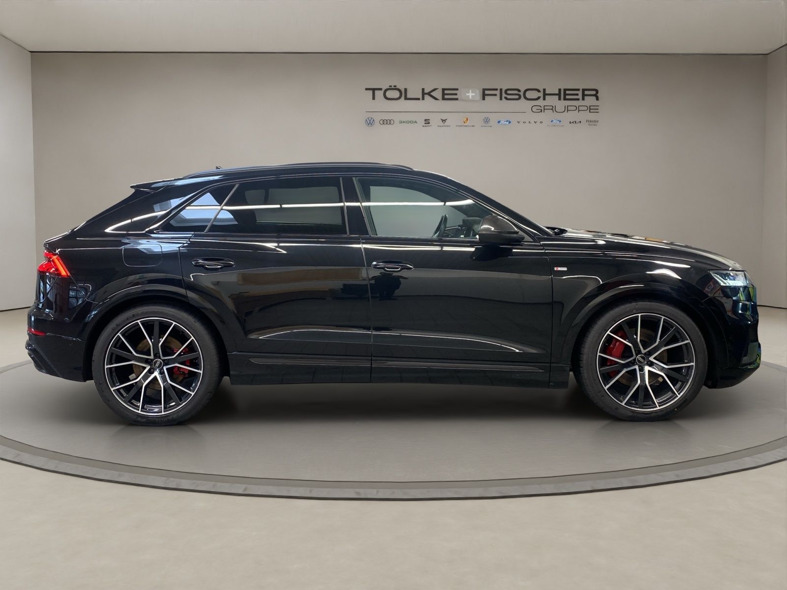 Audi Q8 55 3.0 TFSI quattro competition plus S-line - Samsaru's Car Outlet