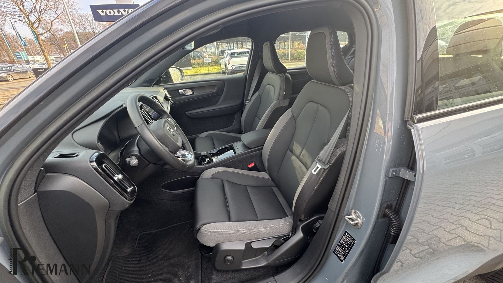 Volvo XC40 Recharge Single Motor Plus + Winter-Paket