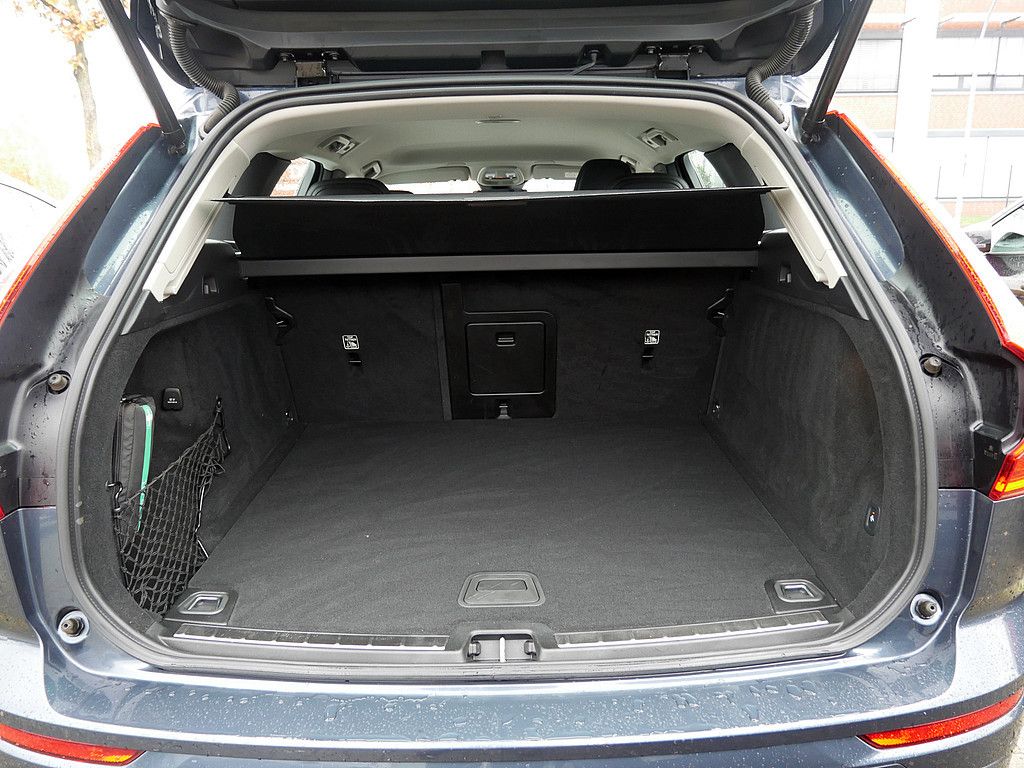 Volvo XC60 B4 Inscription AWD AHK FACEL. STANDHZ LED