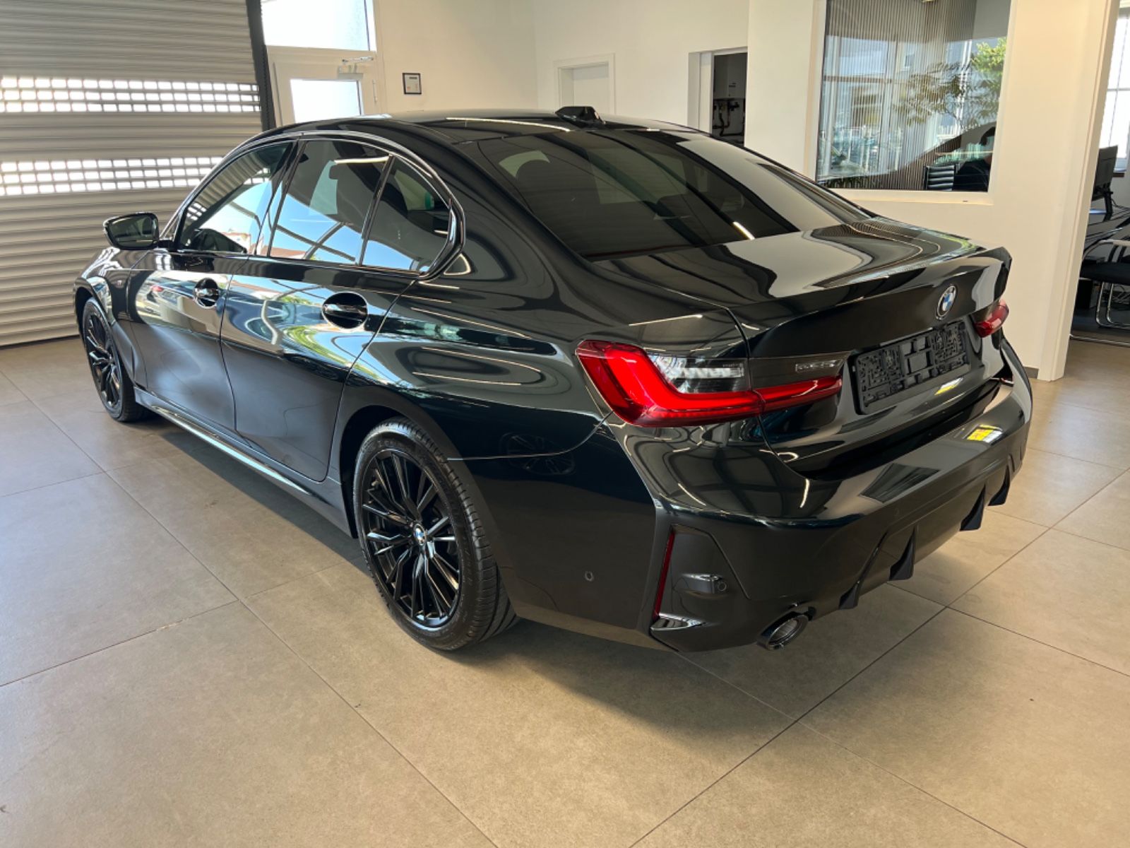 BMW 320 d xDrive M Sport - Samsaru's Car Outlet