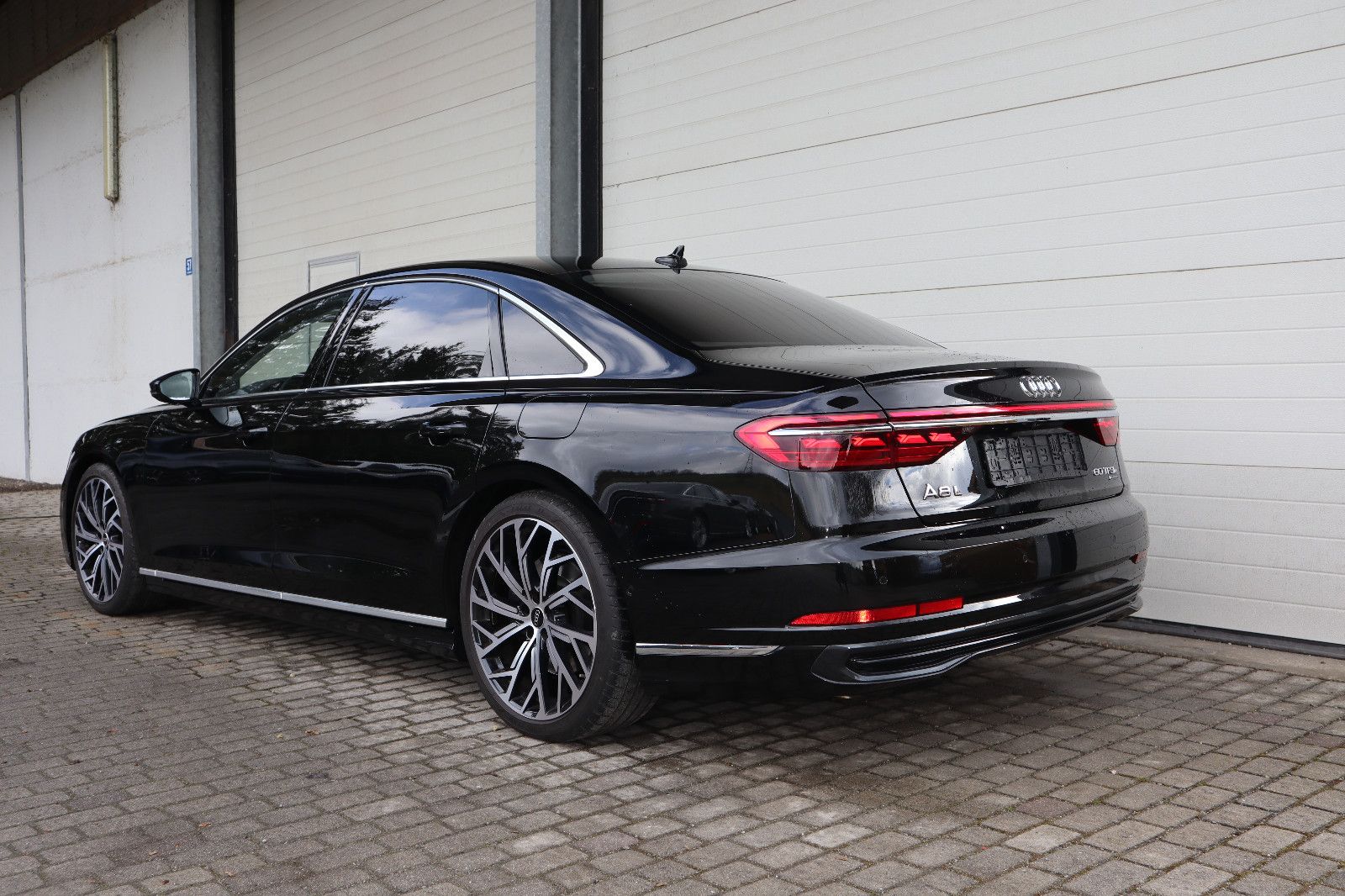 Audi A8L 60 TFSIe lang exclusive - Samsaru's Car Outlet