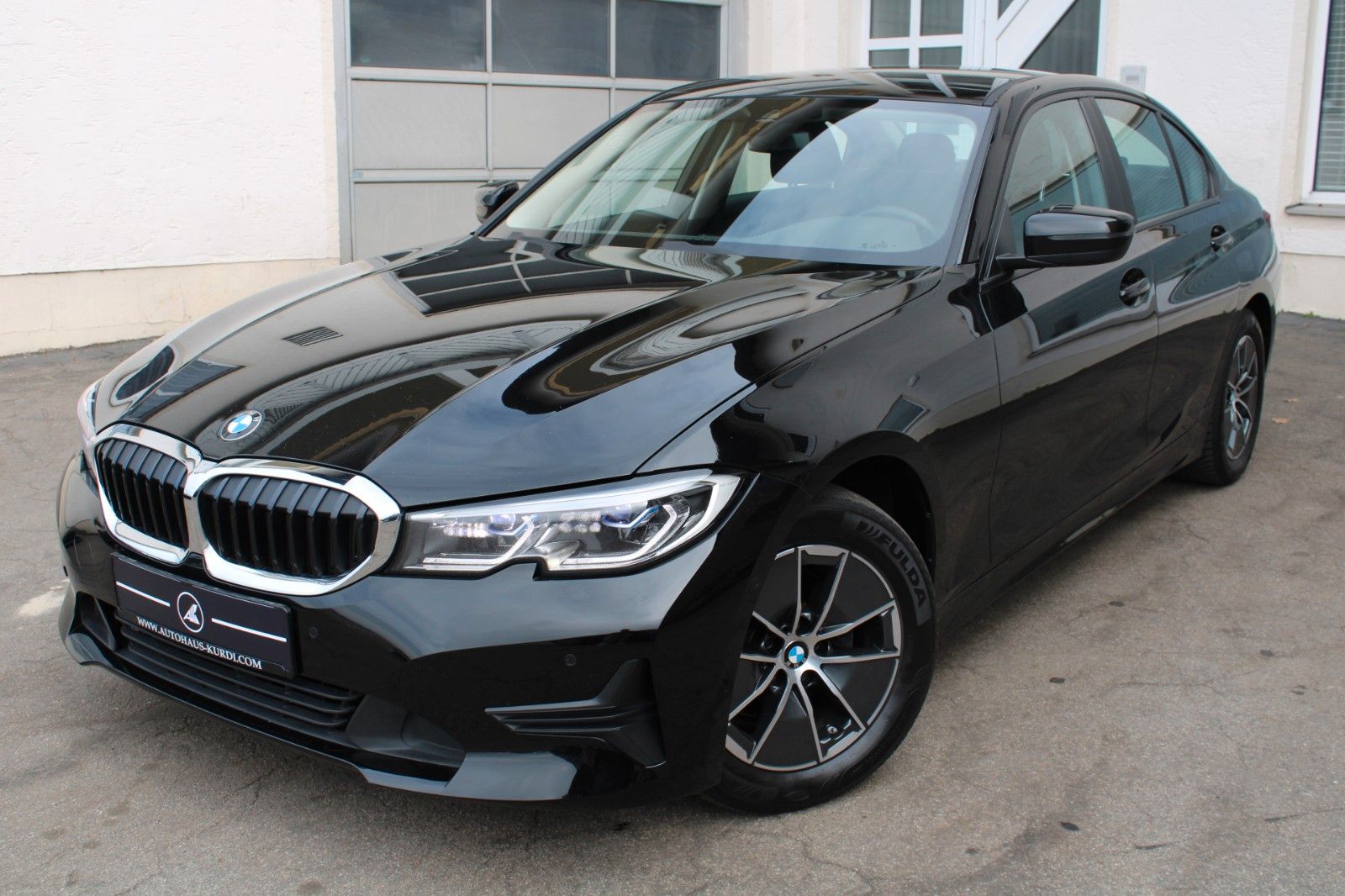 BMW 320i Lim. Advantage - Samsaru's Car Outlet