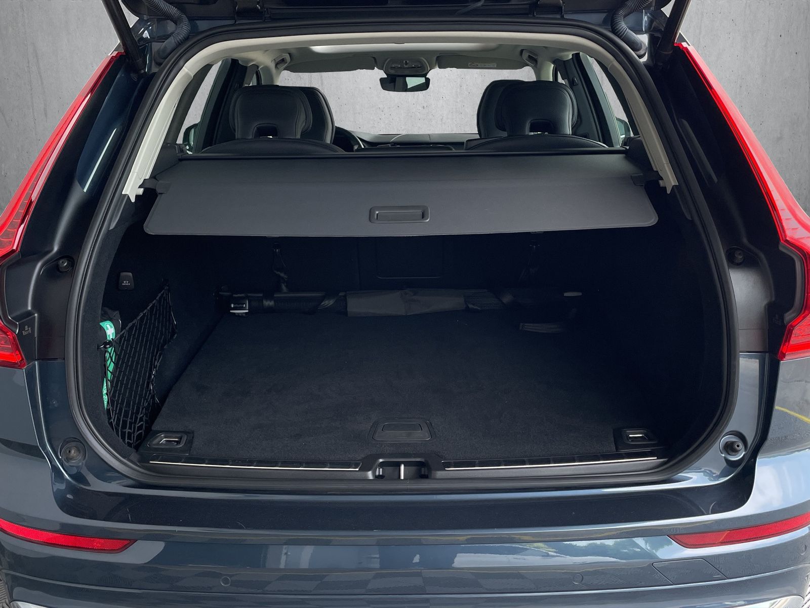 Volvo XC60 T6 Inscription Plug-In AWD - Samsaru's Car Outlet