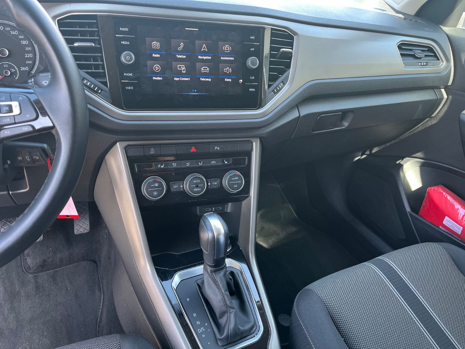 Volkswagen T-Roc 1.5 TSI DSG Style - Samsaru's Car Outlet