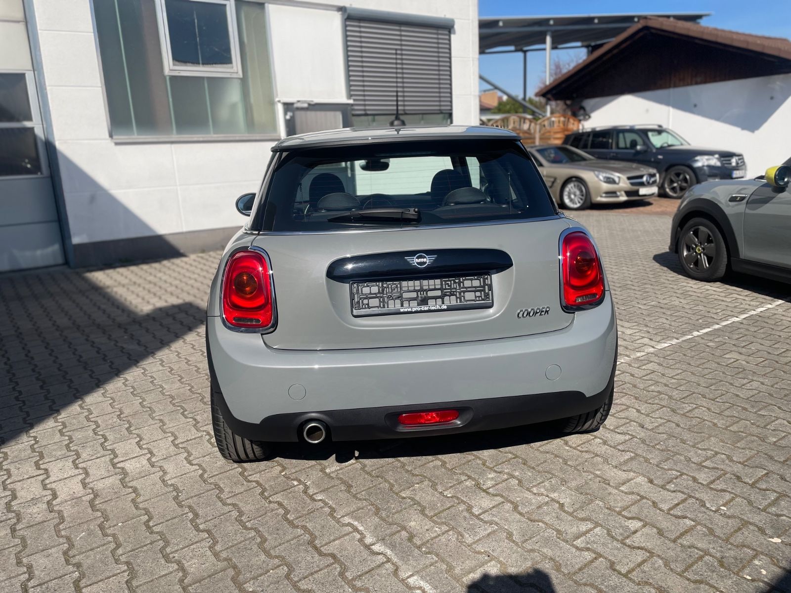 MINI Cooper - Samsaru's Car Outlet