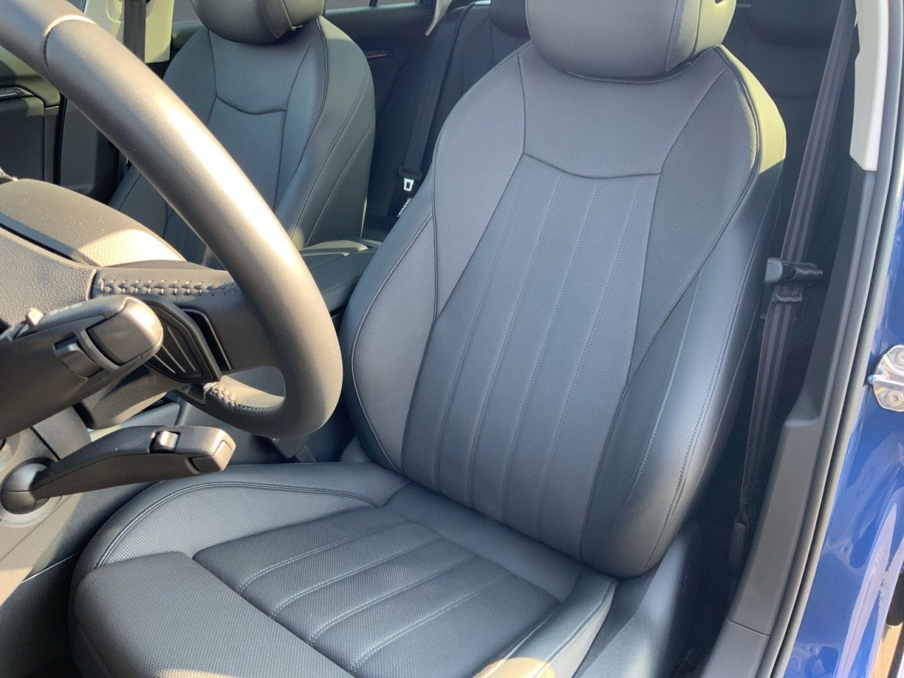 Skoda Superb Cb. 2.0TSI DSG 4x4+AHK+PANO+LEDER+ACC+DCC