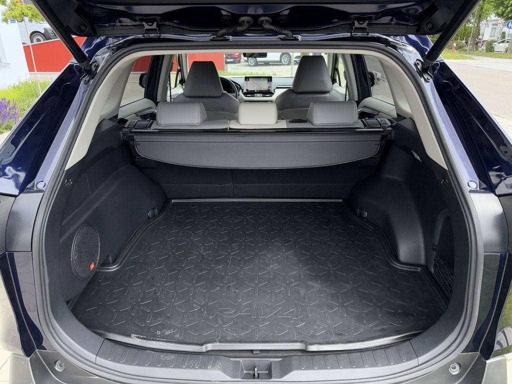 Toyota RAV4 Hybrid 4x4 Lounge - Samsaru's Car Outlet