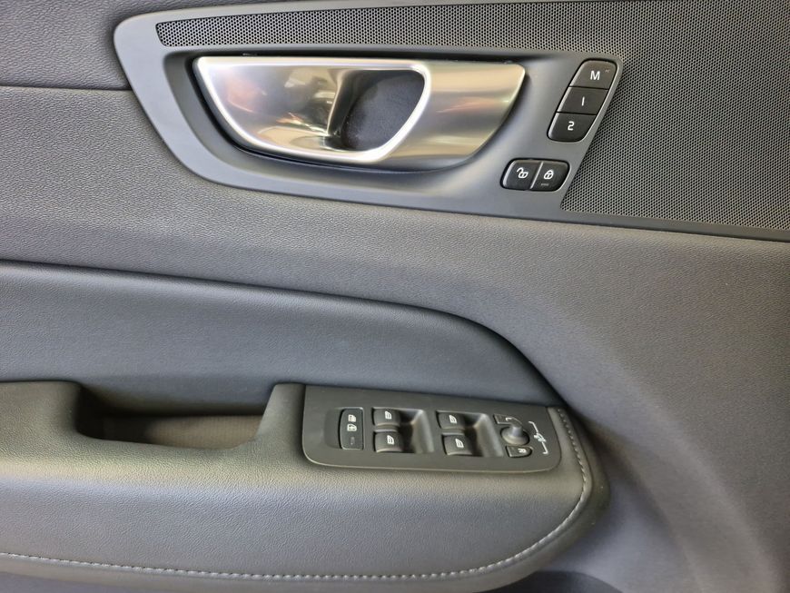 Volvo XC60 B4 B Plus Dark    STDZH*BLIS*ACC*AHZV
