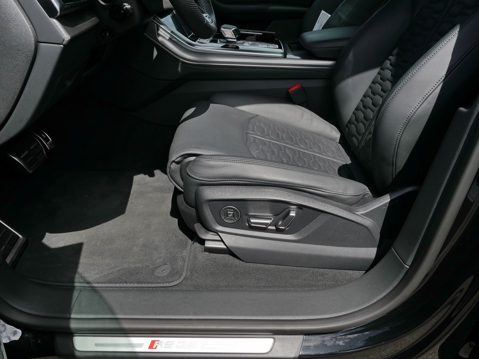 Audi RS Q8 305km/h*Keramik*Pano*B&O*Air*Stand*Nachts.