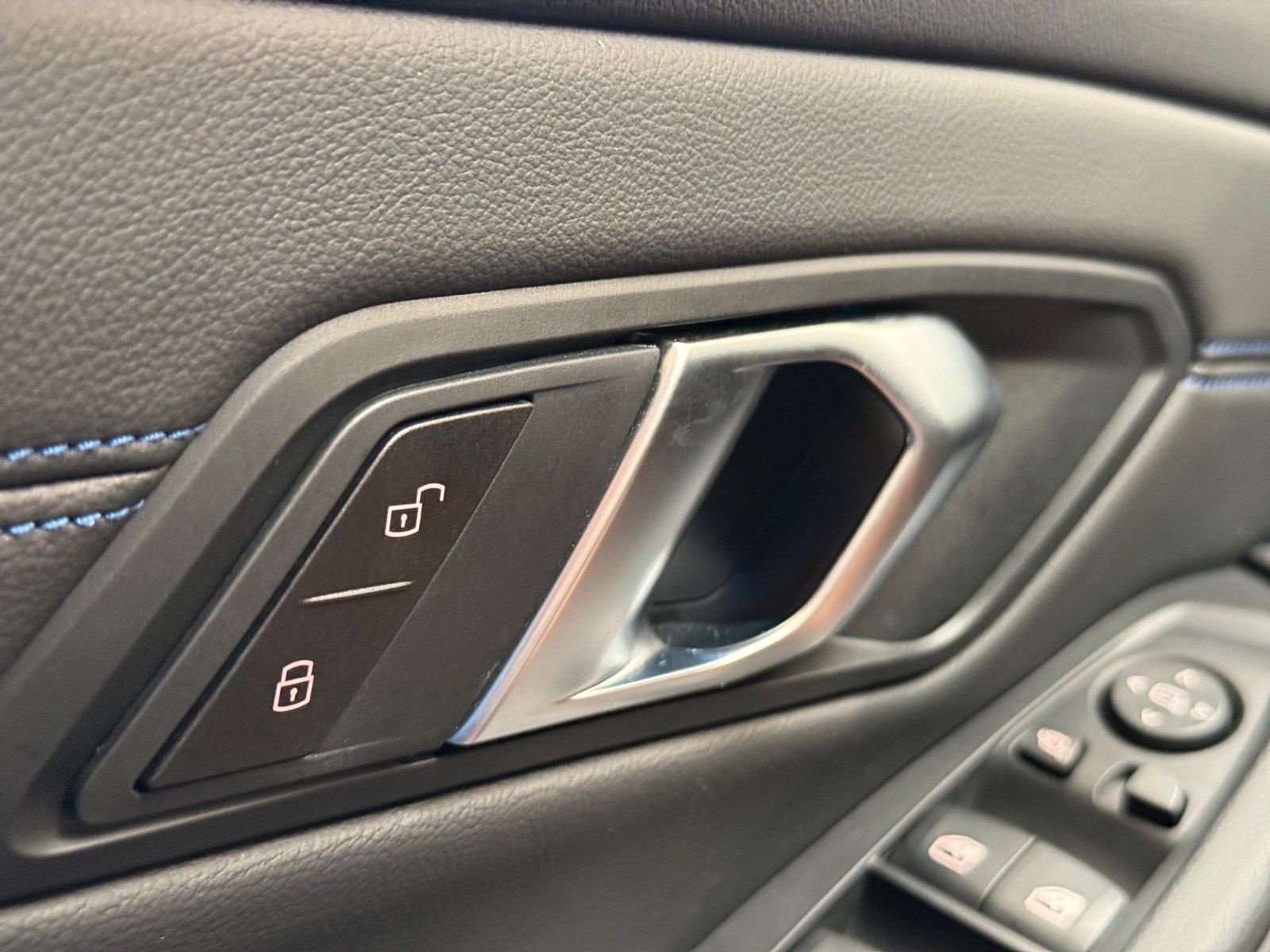 BMW 318i Touring M Sport ACC FL2 HUD KZU LED QI 360°