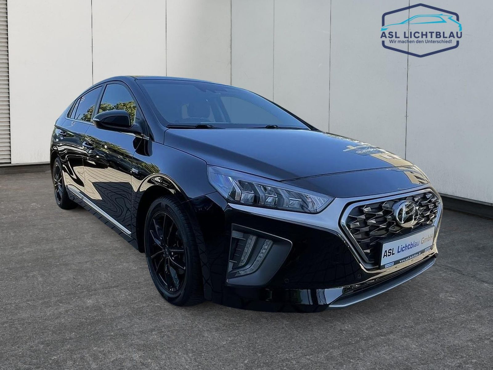 Hyundai IONIQ Facelift Plug-In Hybrid Premium - Samsaru's Car Outlet