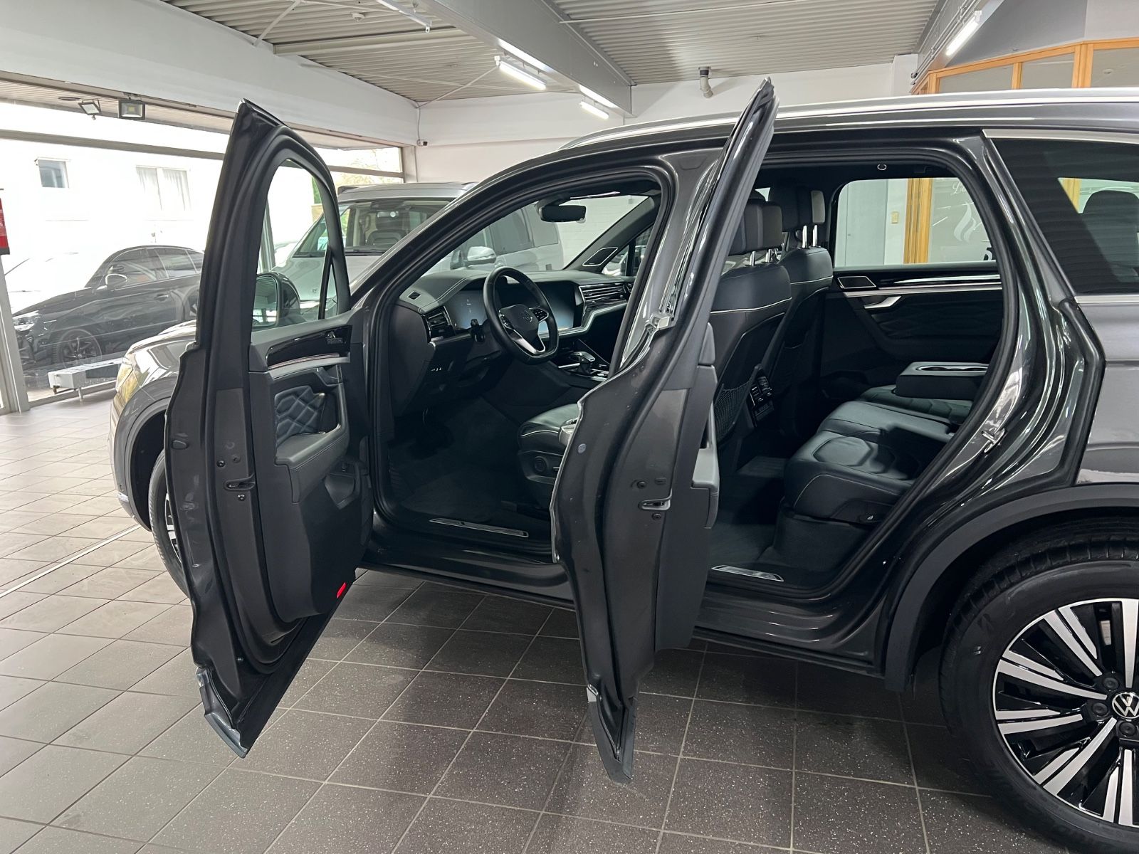 Volkswagen Touareg 3.0 TSI Elegance 4M HuD+VC+MEM+Puglia+19