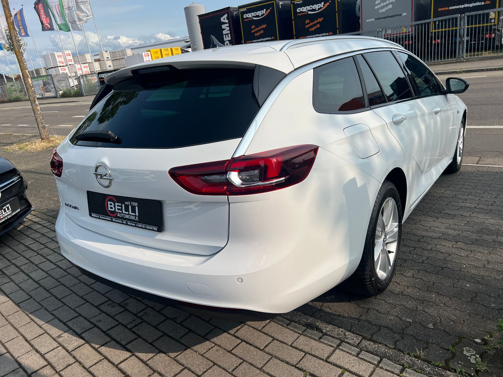 Opel Insignia B Sports Tourer Business - Samsaru's Car Outlet