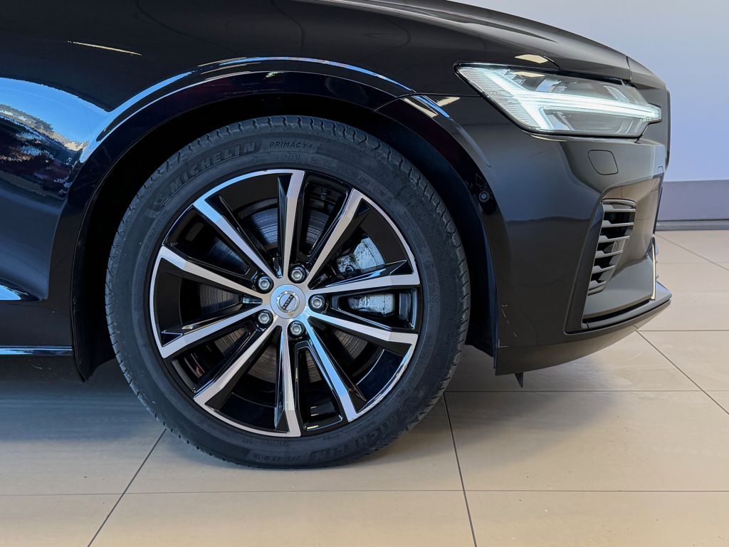Volvo V60 T6 Plug-in Hybrid AWD Plus Dark +AHK+360°+WR