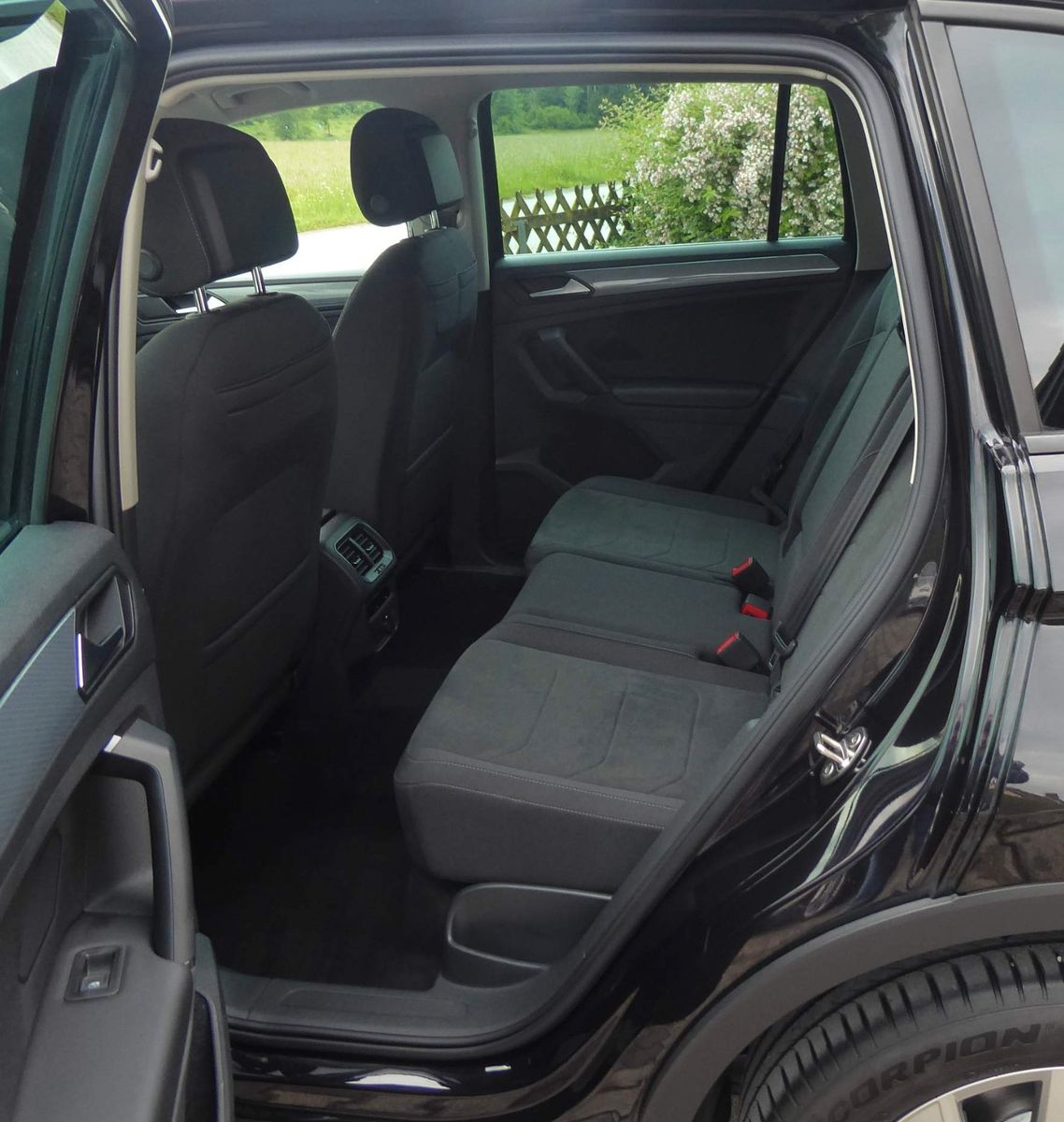Volkswagen Tiguan Life 4Motion 2.0 TDI - Samsaru's Car Outlet