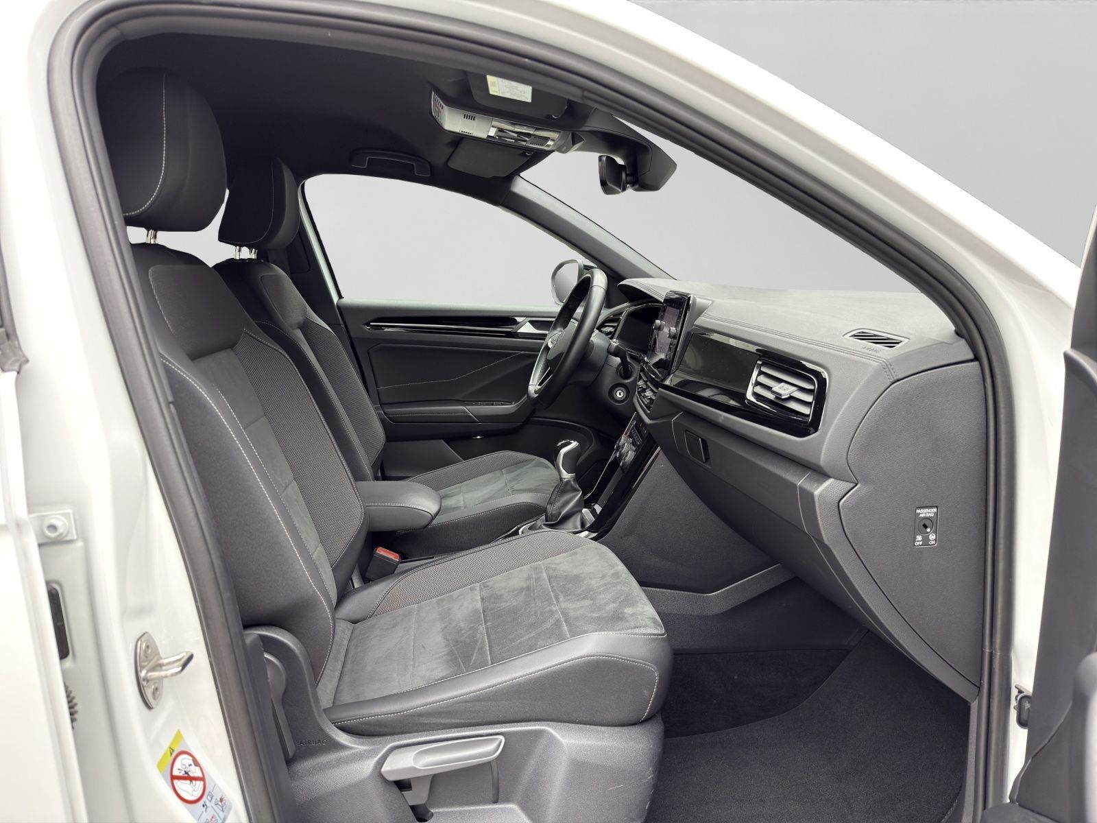Volkswagen T-Roc 1.0 TSI BLACK STYLE - Samsaru's Car Outlet